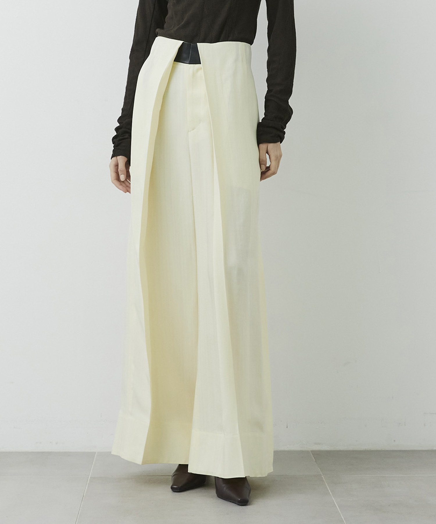 OFF WHITE