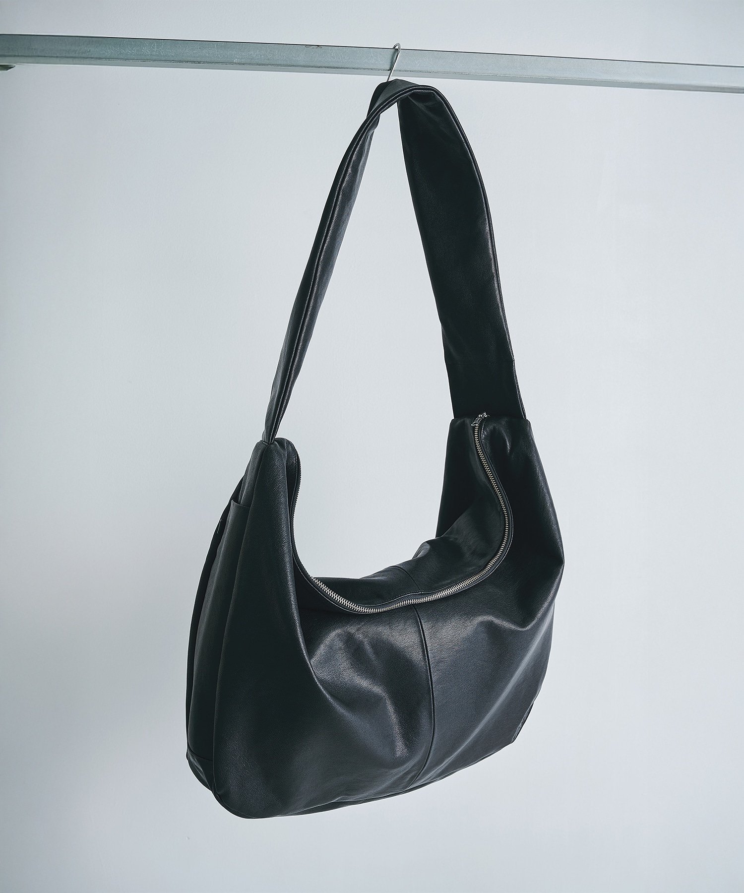 シュタイン】ST.1674 GOAT LEATHER SHIRRING HANDLE SHOULDER BAG