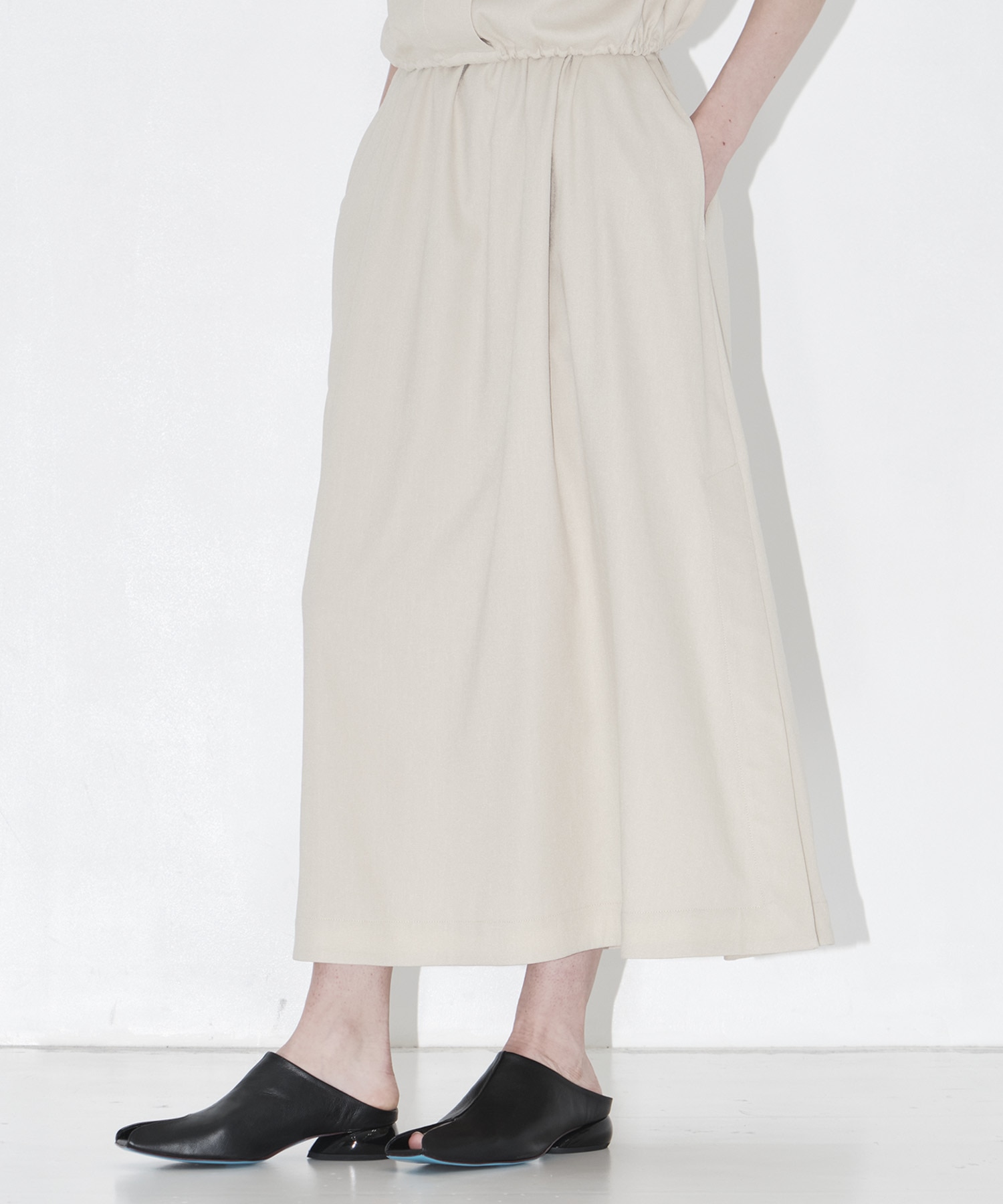LIGHT BEIGE
