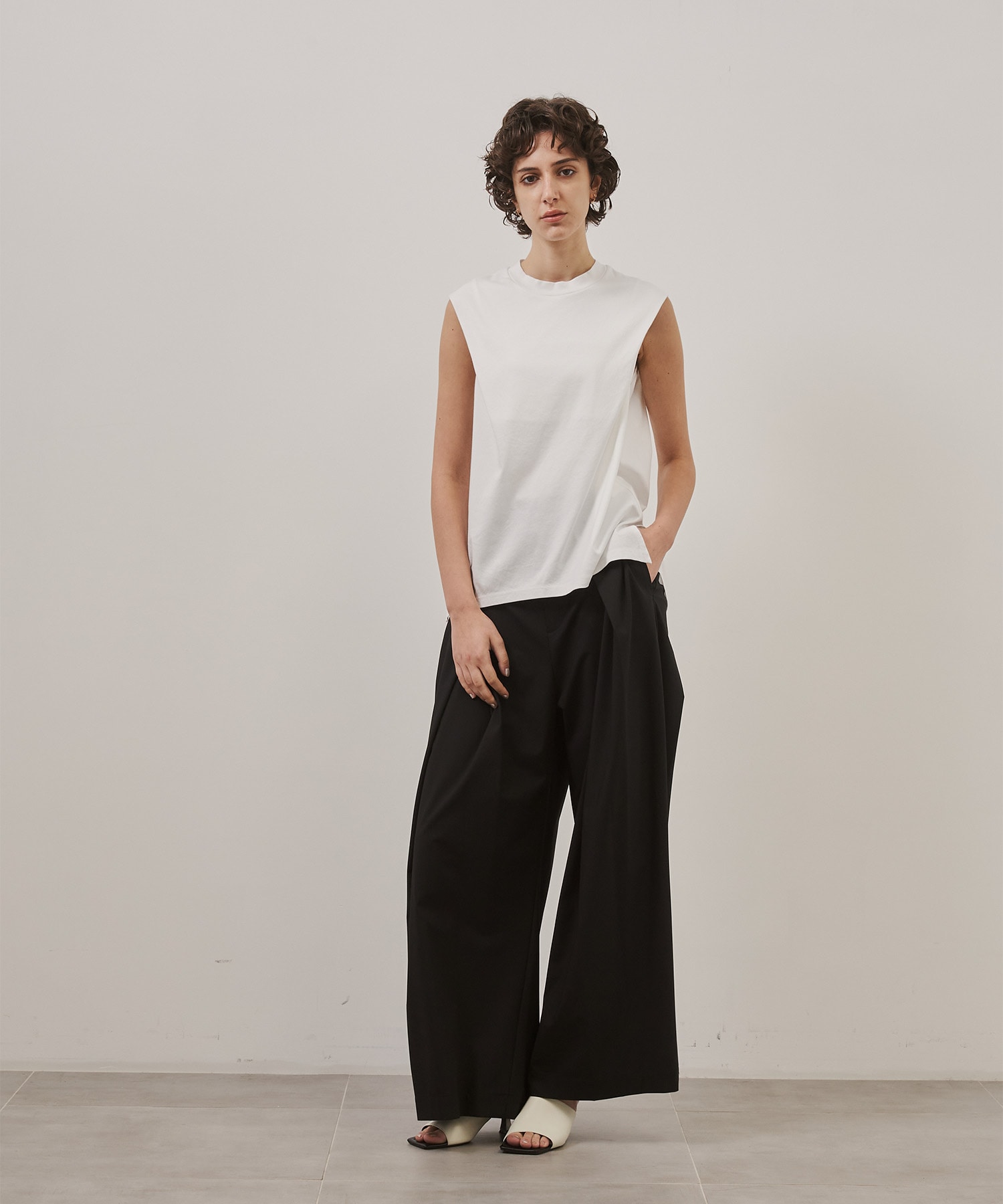 Cape Nosleeve Tshirt CITY TOKYO