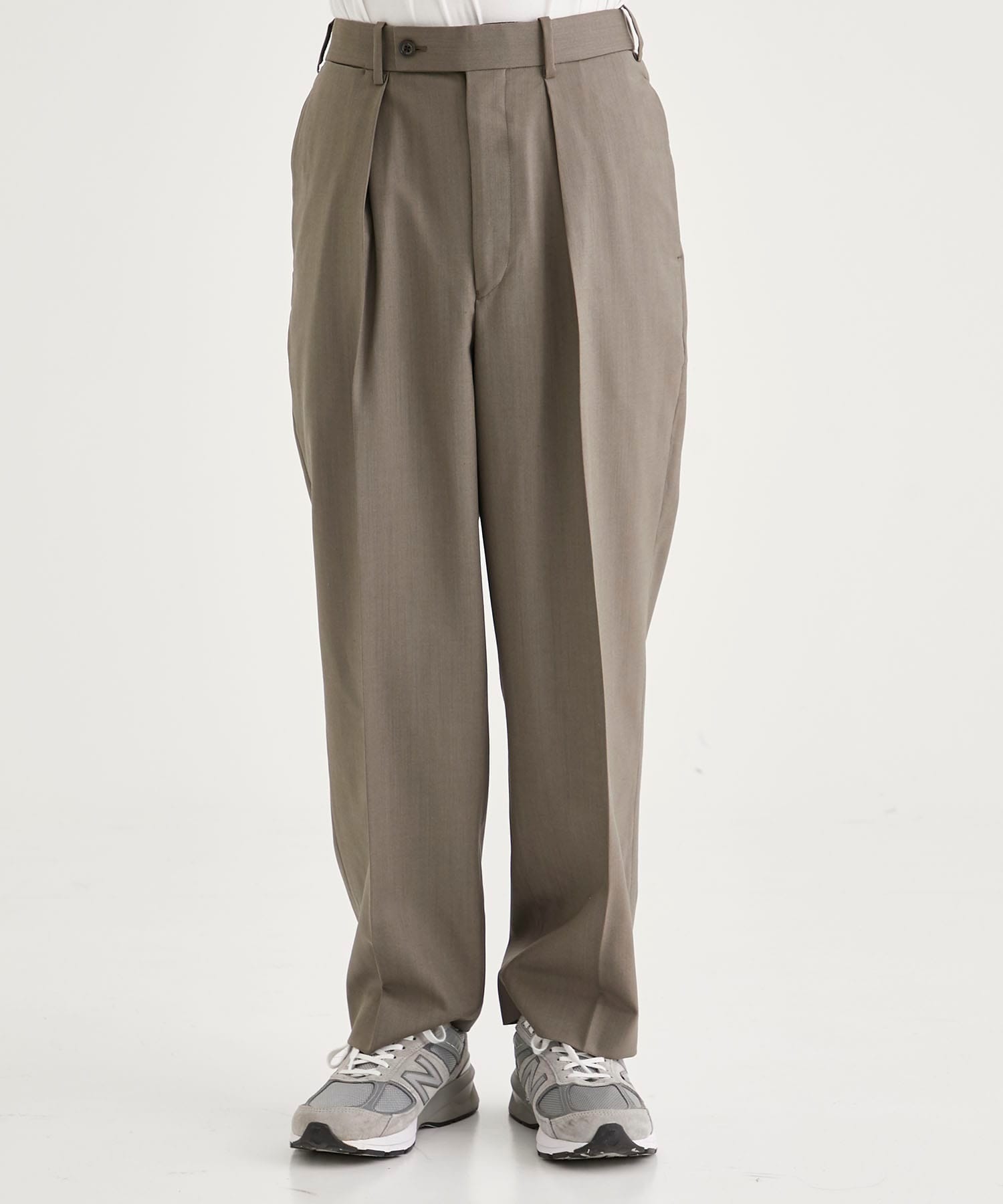 CLASSIC FIT TROUSERS(1 GREY BEIGE): MARKAWARE: MEN｜THE TOKYO
