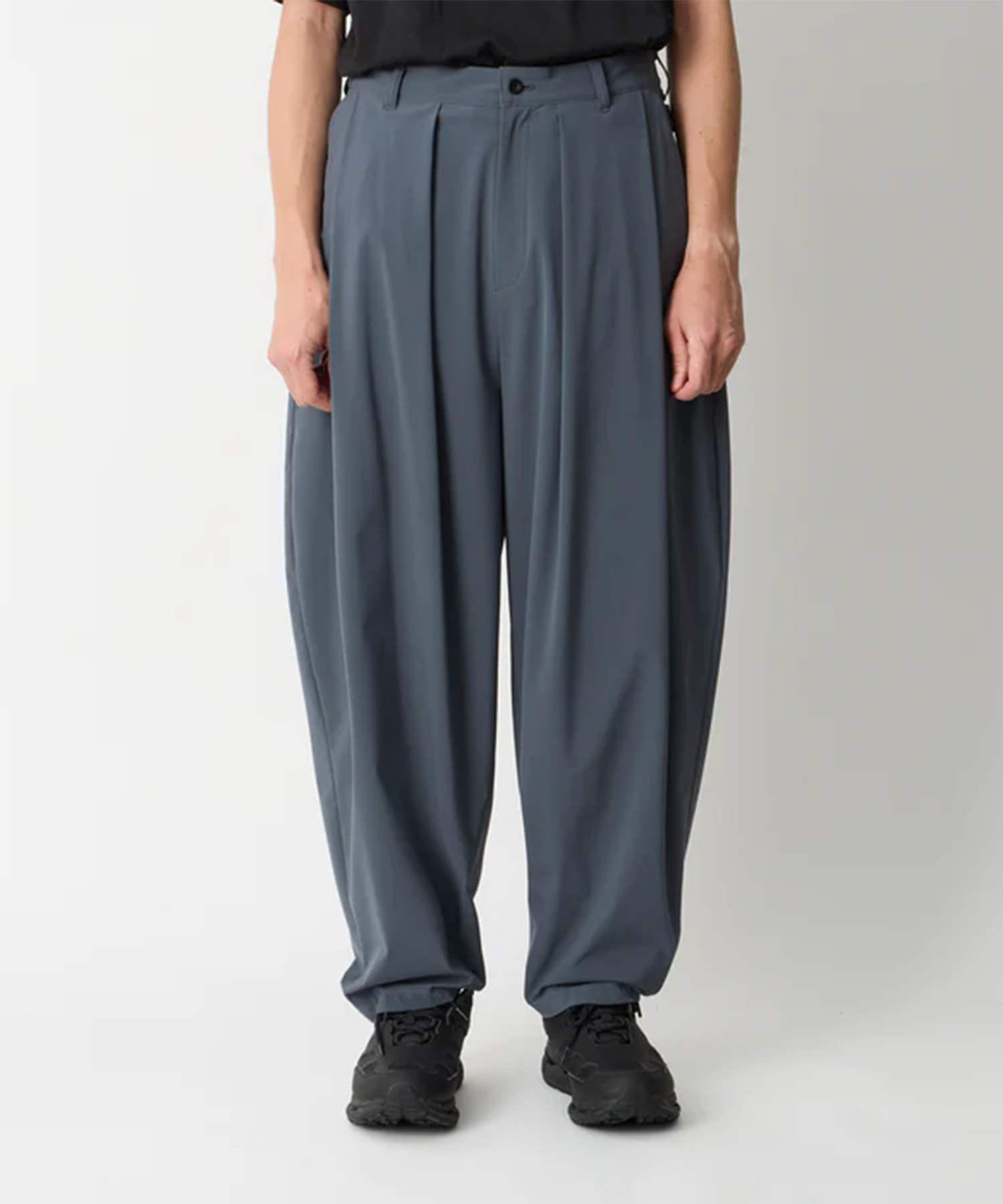 8 TUCK WIDE TAPERED PANTS White Mountaineering