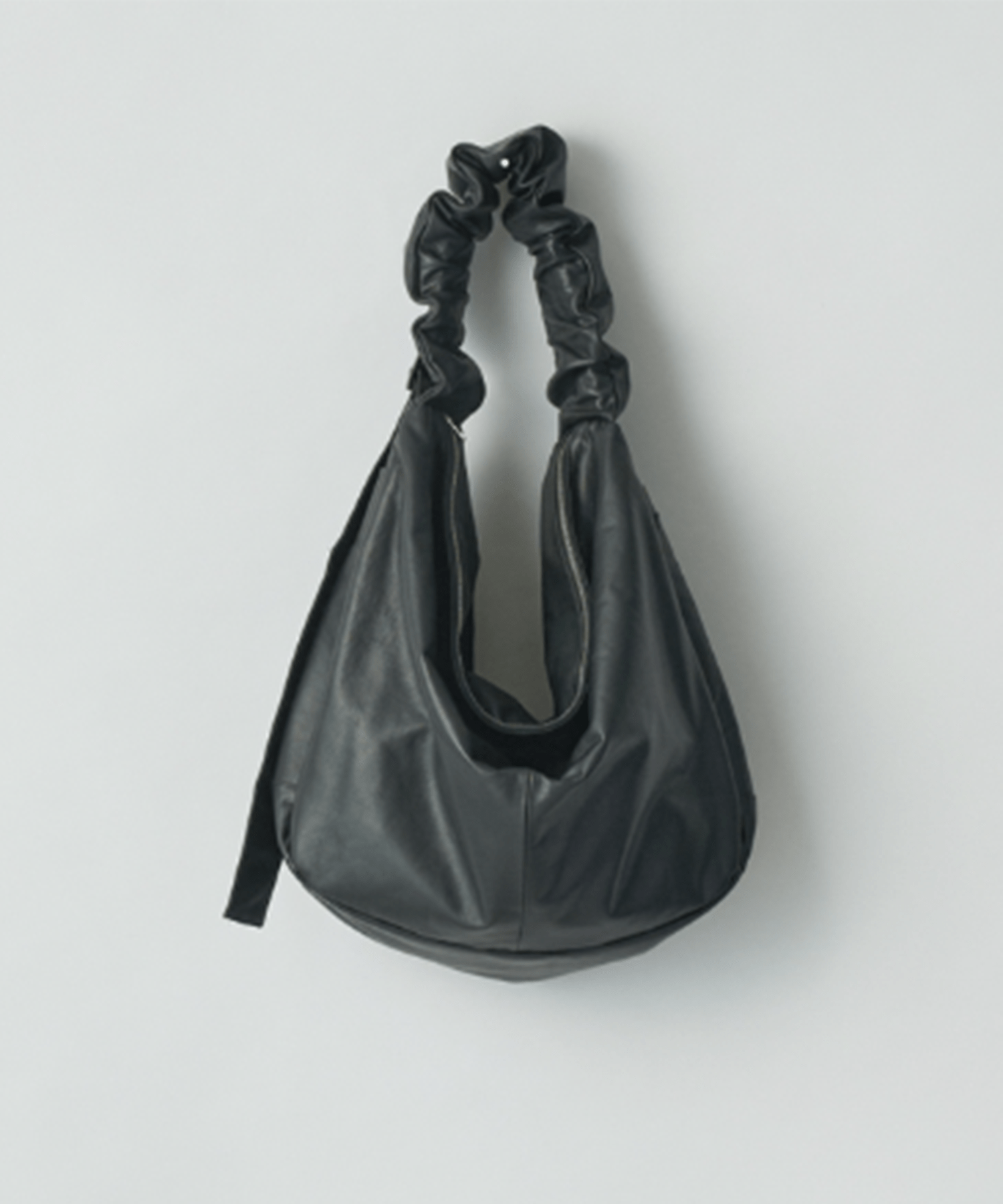 SHIRRING HANDLE LEATHER SHOULDER BAG ssstein