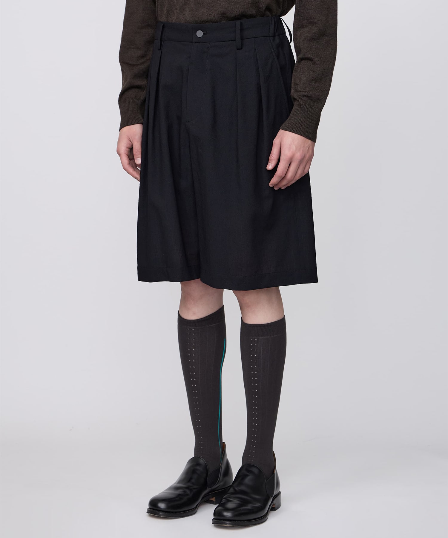 【イレニサ】TWO TUCKS WIDE SHORTS IRENISA