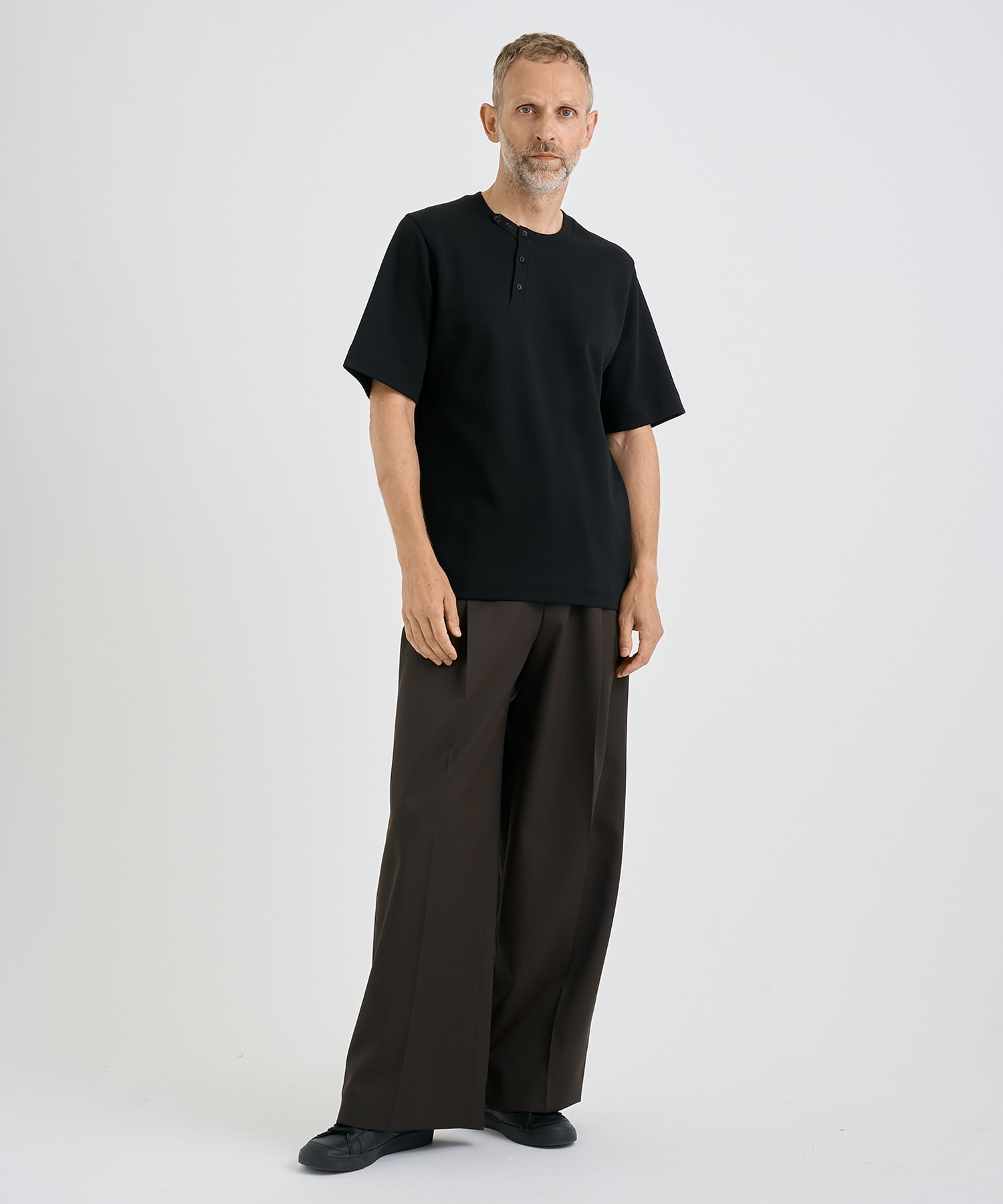 別注LEATHER TAB CREW NECK T-SHIRT IRENISA