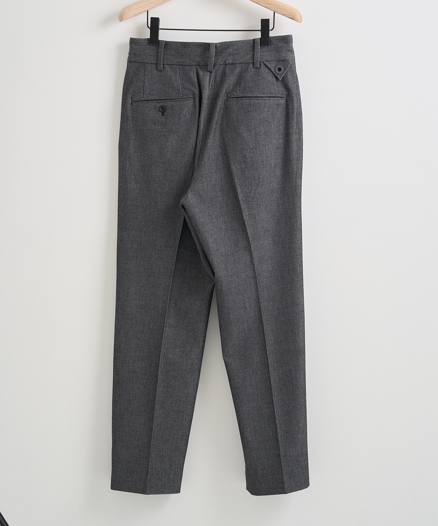2 TUCK PANTS White Mountaineering