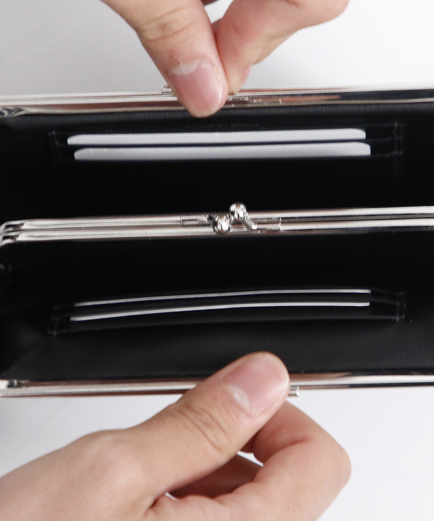 KISS CLASP MIDIUM GAMA Wallet Comme des Garcons