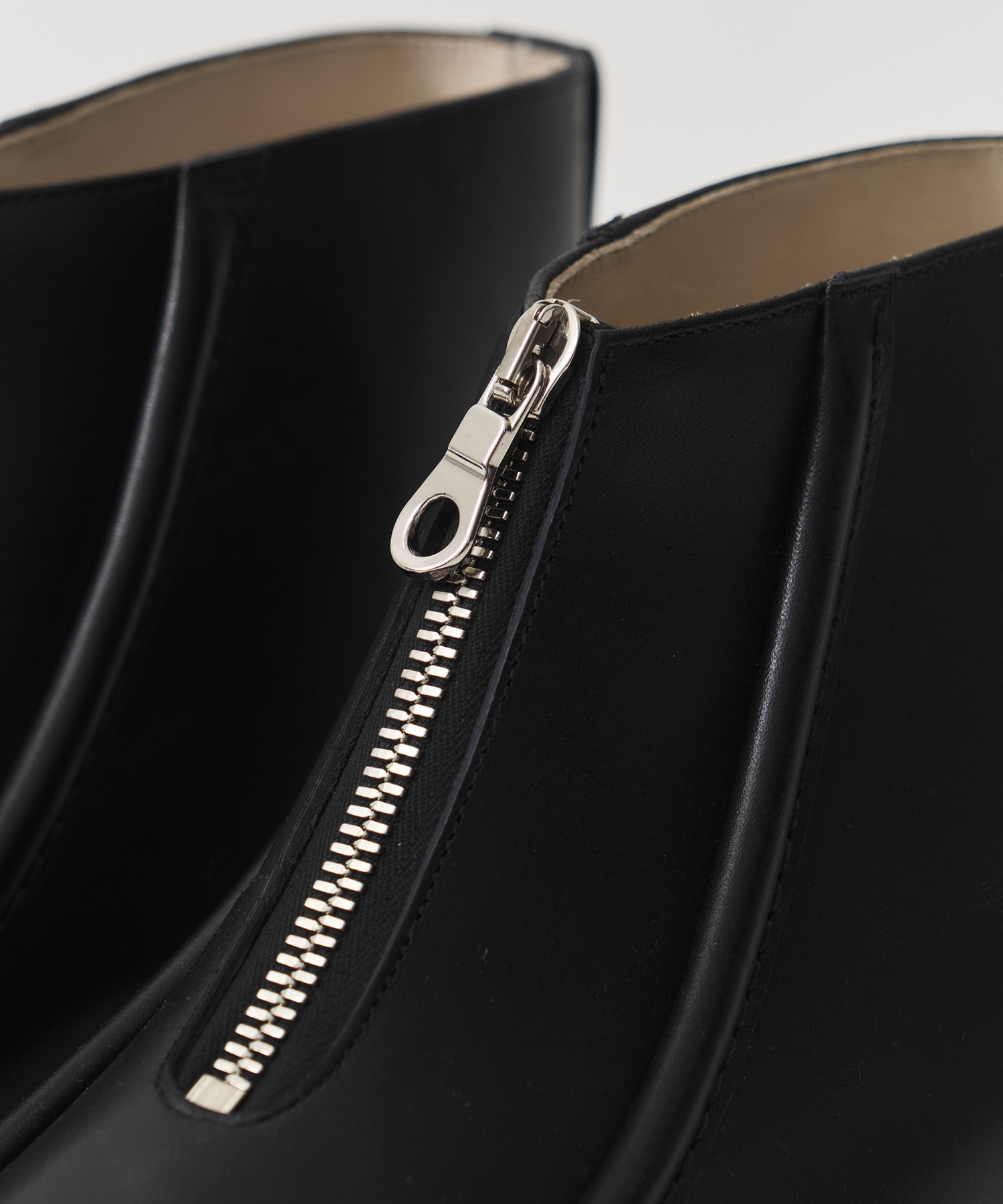 FRONT-ZIP MOCCASIN foot the coacher