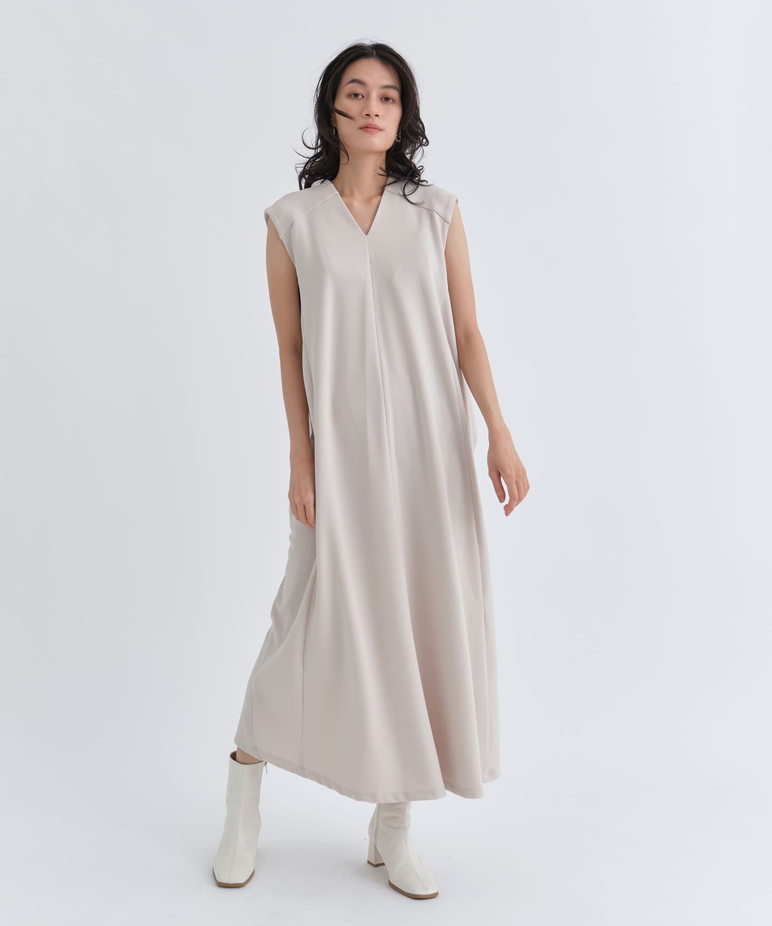 Thera back drape jersey dress IV(1 IVORY): AKIRANAKA: WOMEN｜THE