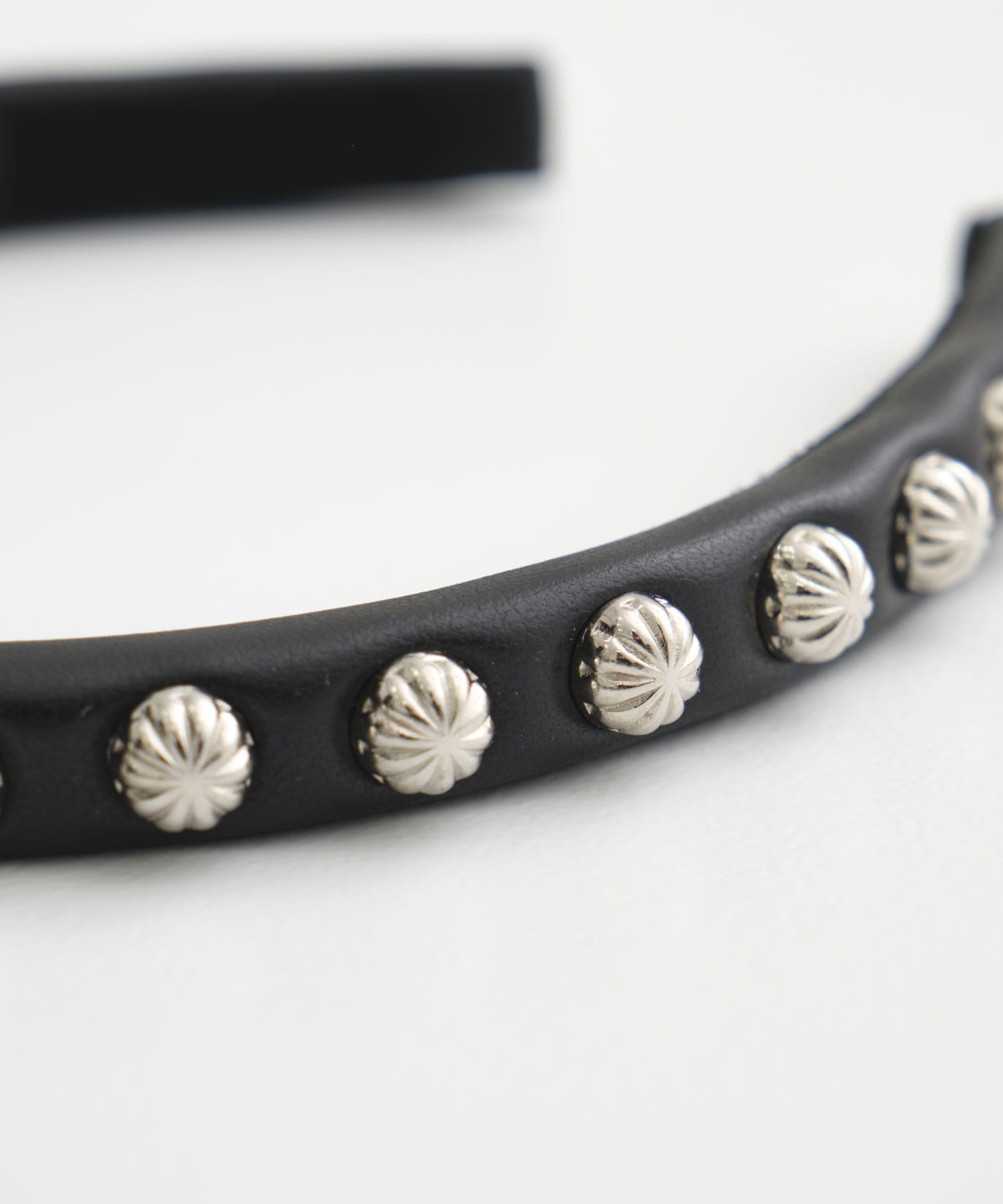 TOGA PULLA トーガ Leather headband2 カチューシャ - ヘアアクセサリー