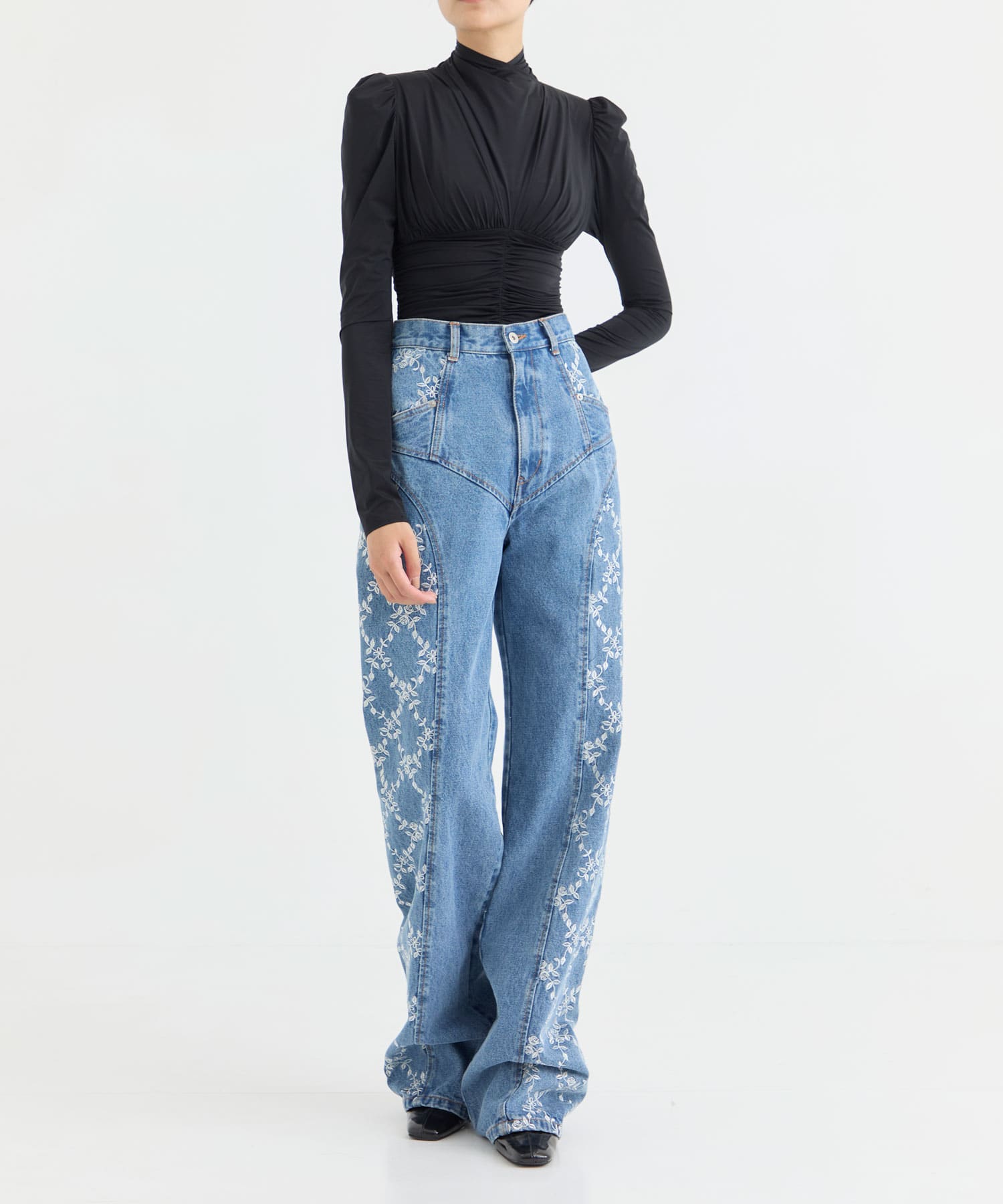 FLOWER EMBROIDERED WIDE JEANS FETICO