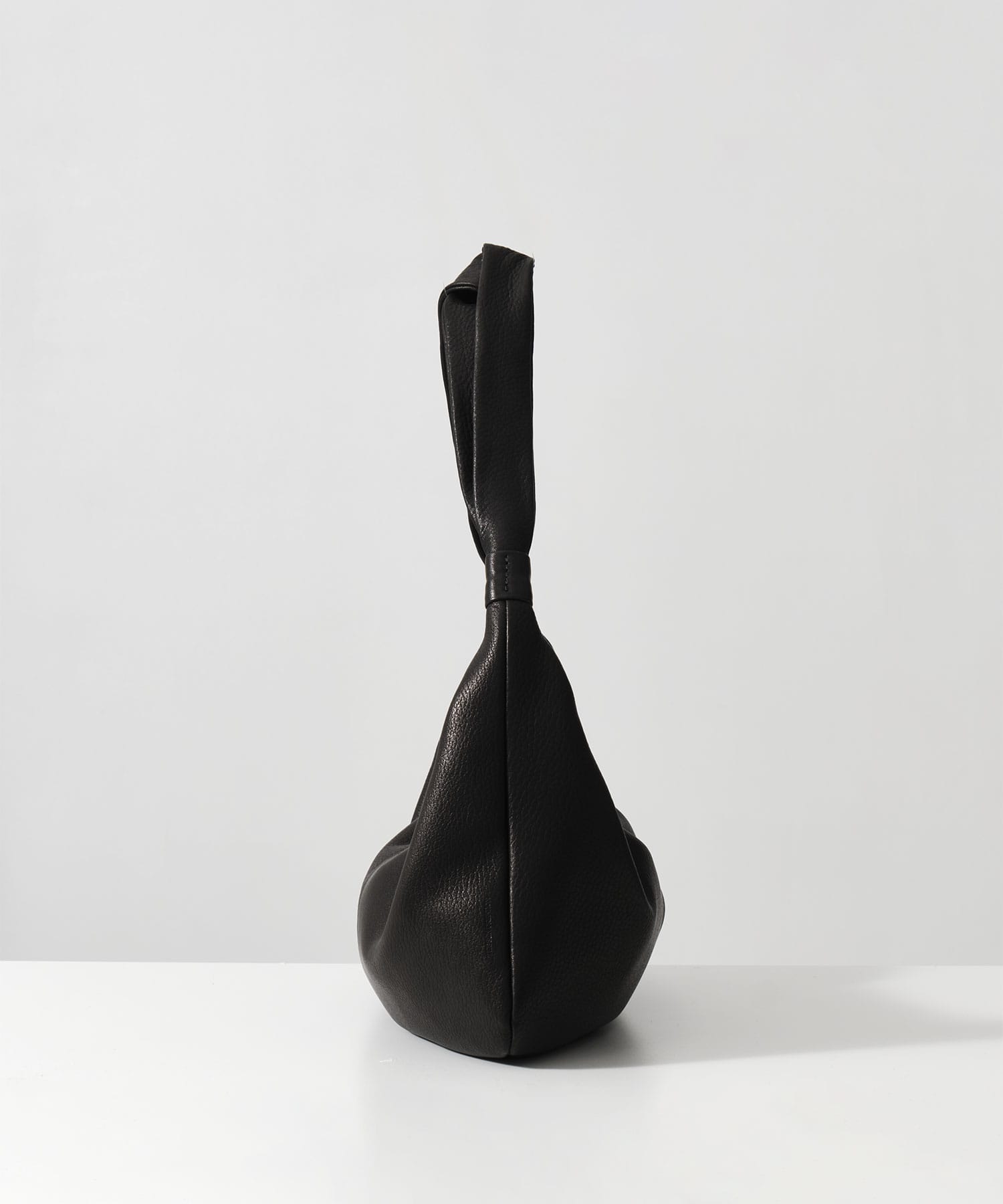 ROUND SHOULDER M TESSEN CREATION