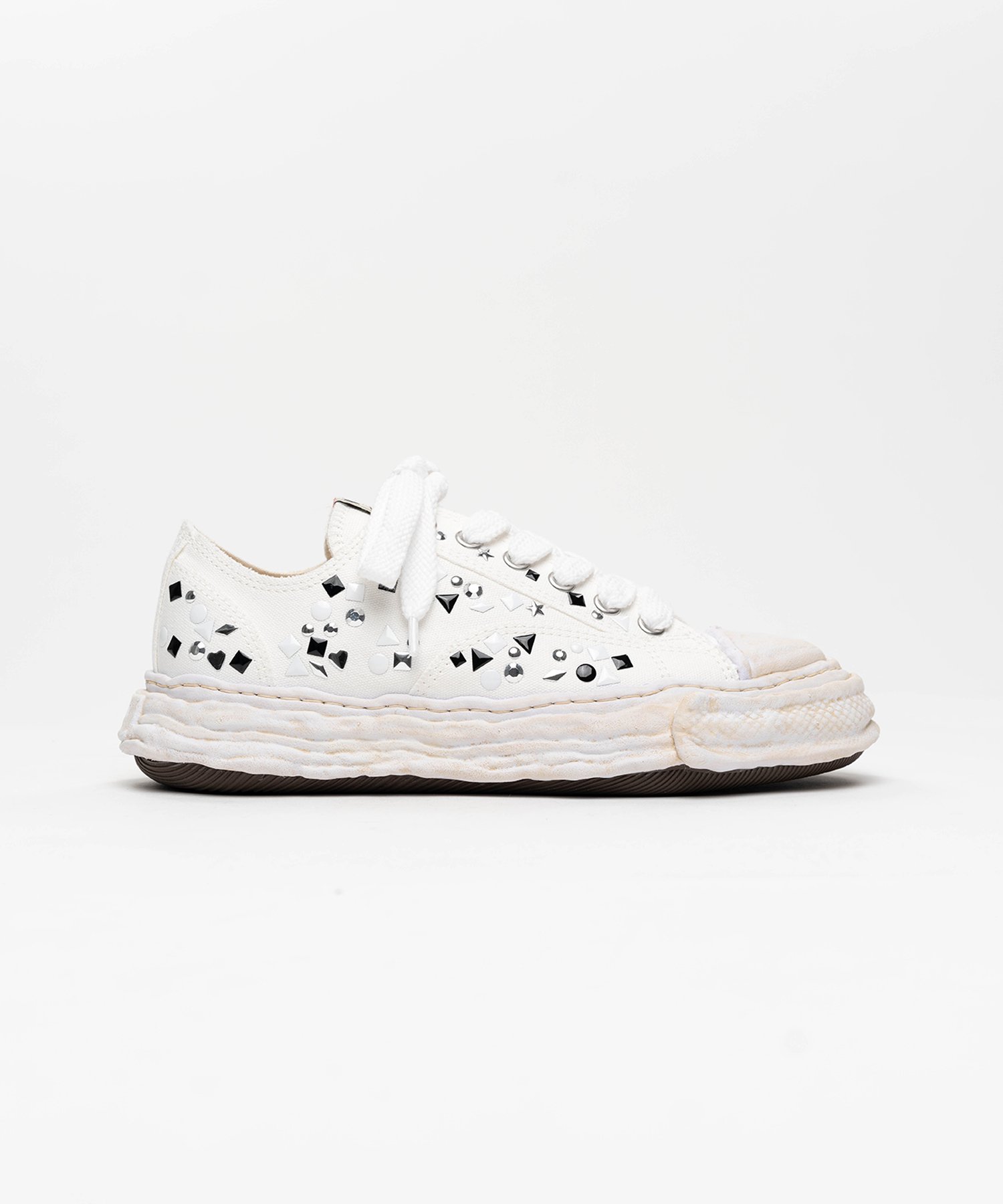 - PETERSON 23 original sole embellished canvas Low-Top sneak Maison MIHARA YASUHIRO