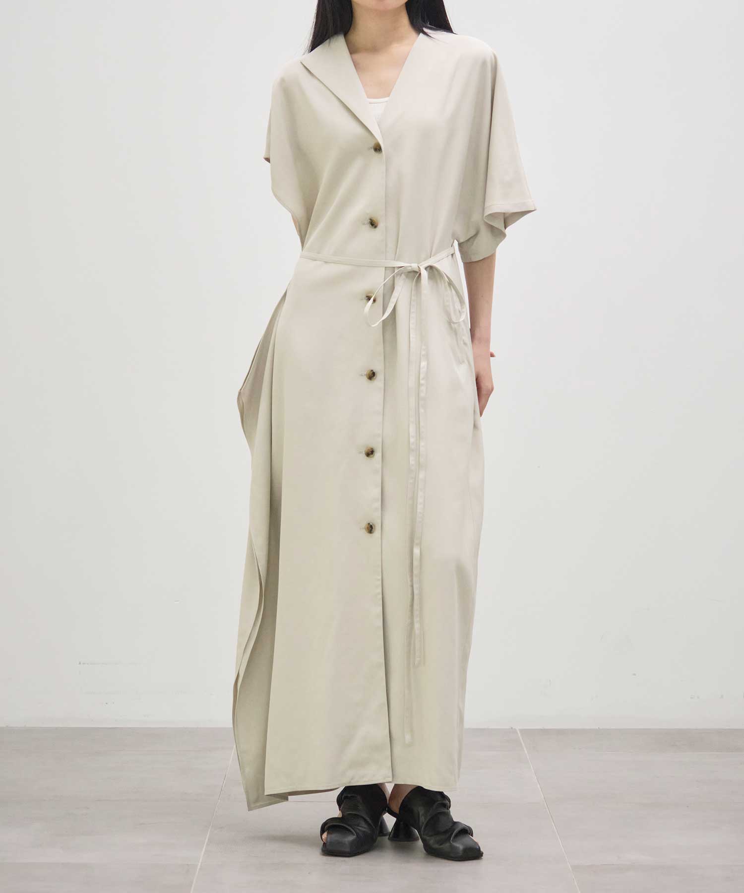 Ana asymmetry dress O.WHT AKIRANAKA