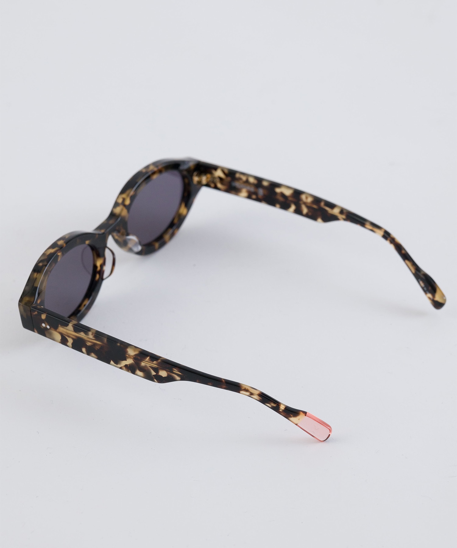 × BLANC OVAL TELEVISION-CUT SUNGLASSES FETICO