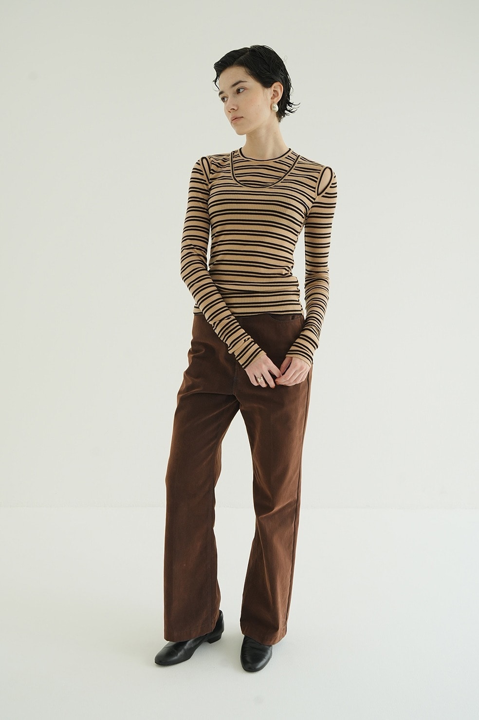 LAYERED SHOULDER CUT TOPS CLANE