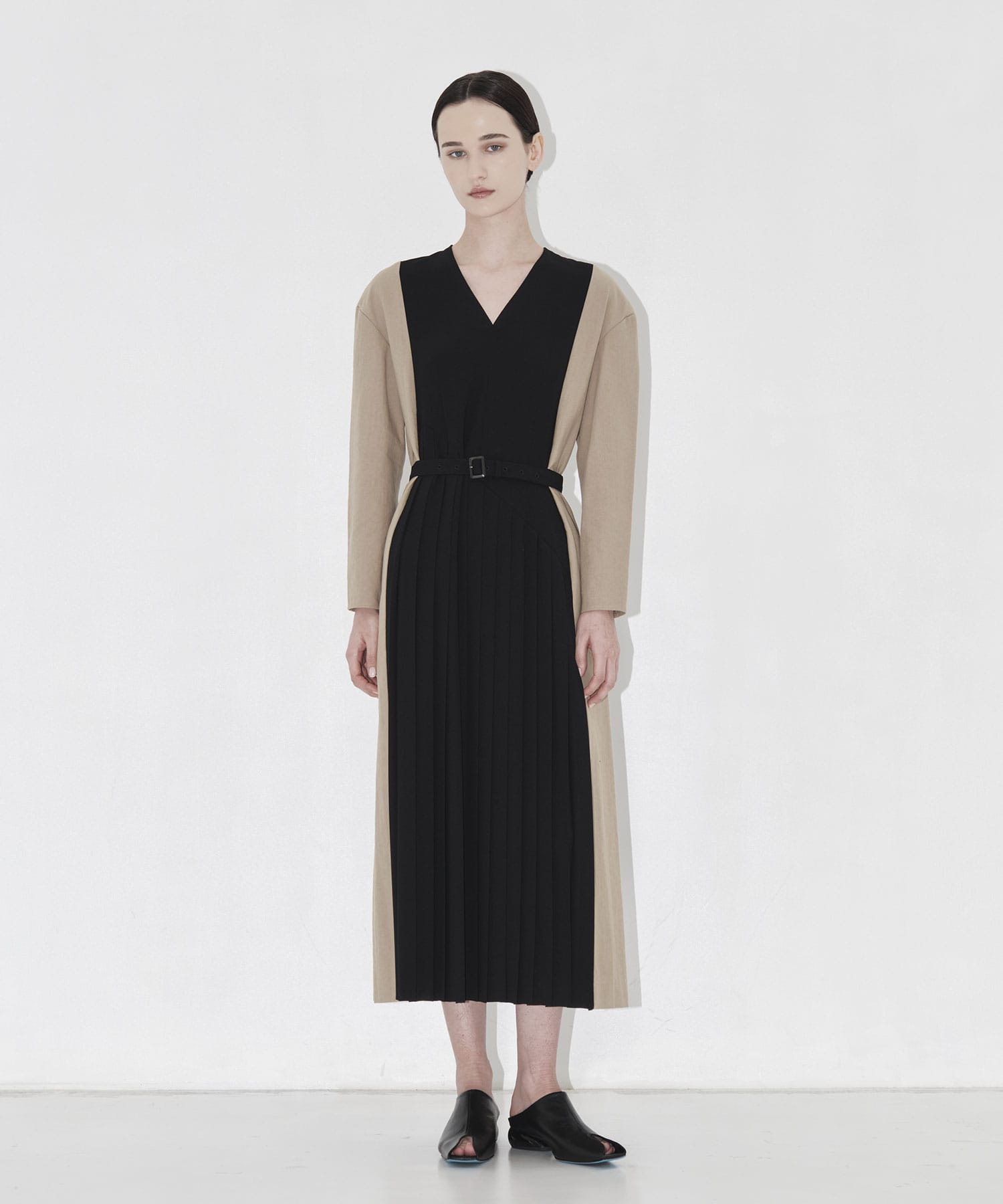 Kate front pleats dress AKIRANAKA