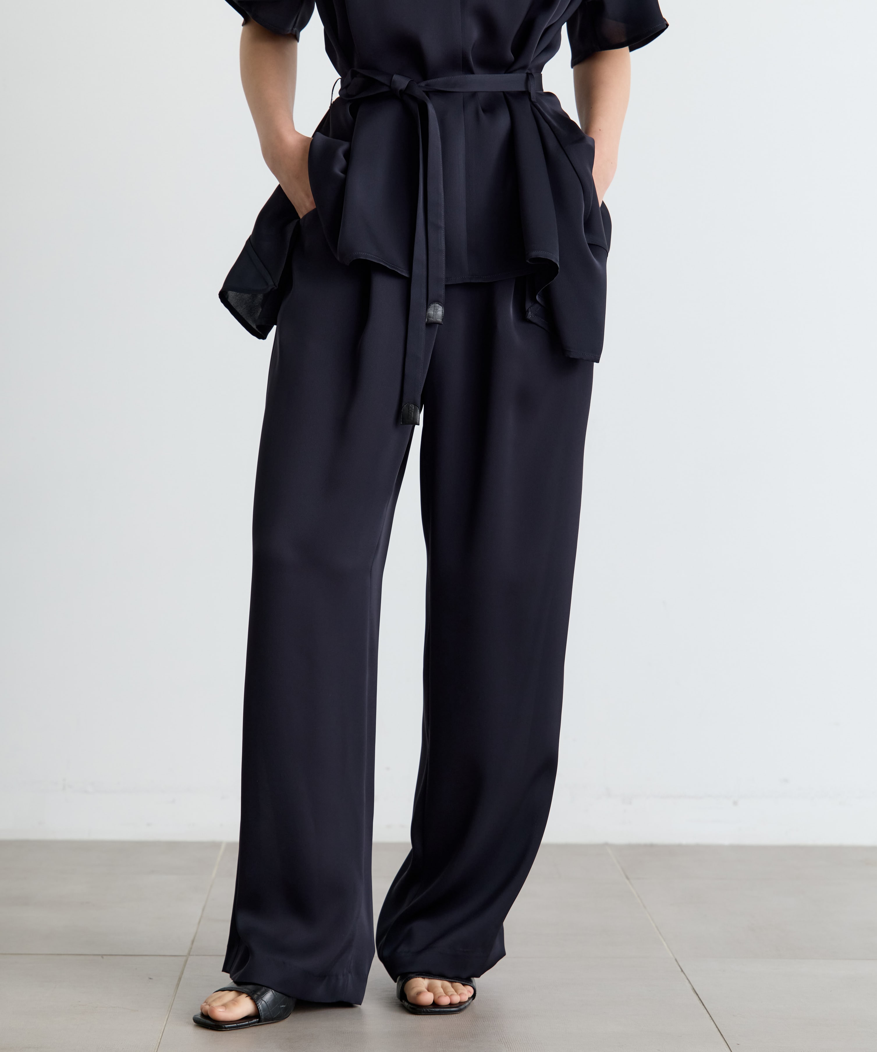 Satin Straight Pants THE TOKYO