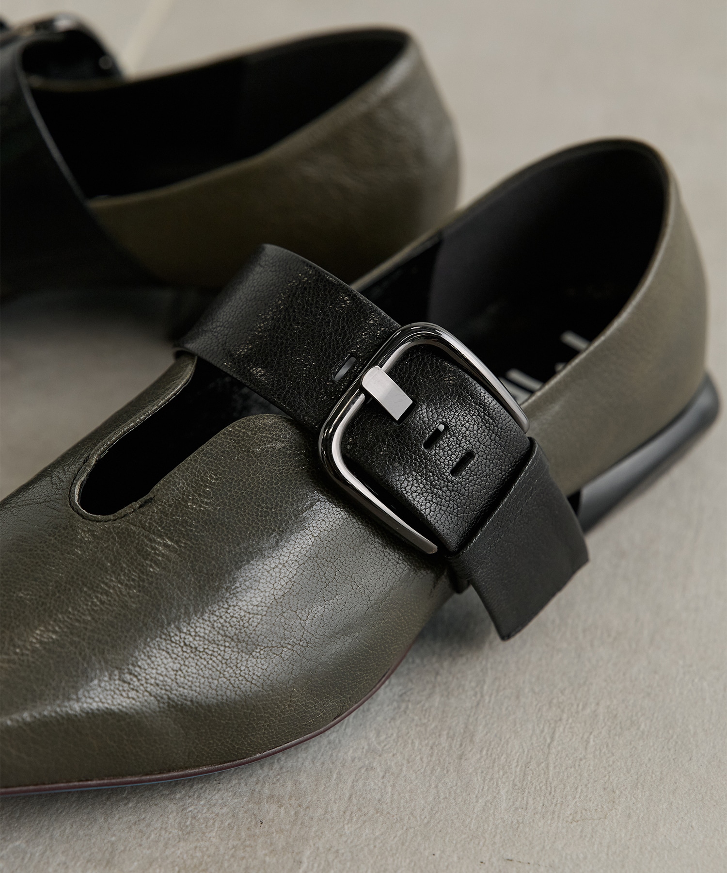 Square-toe Buckle　Shoes MANA