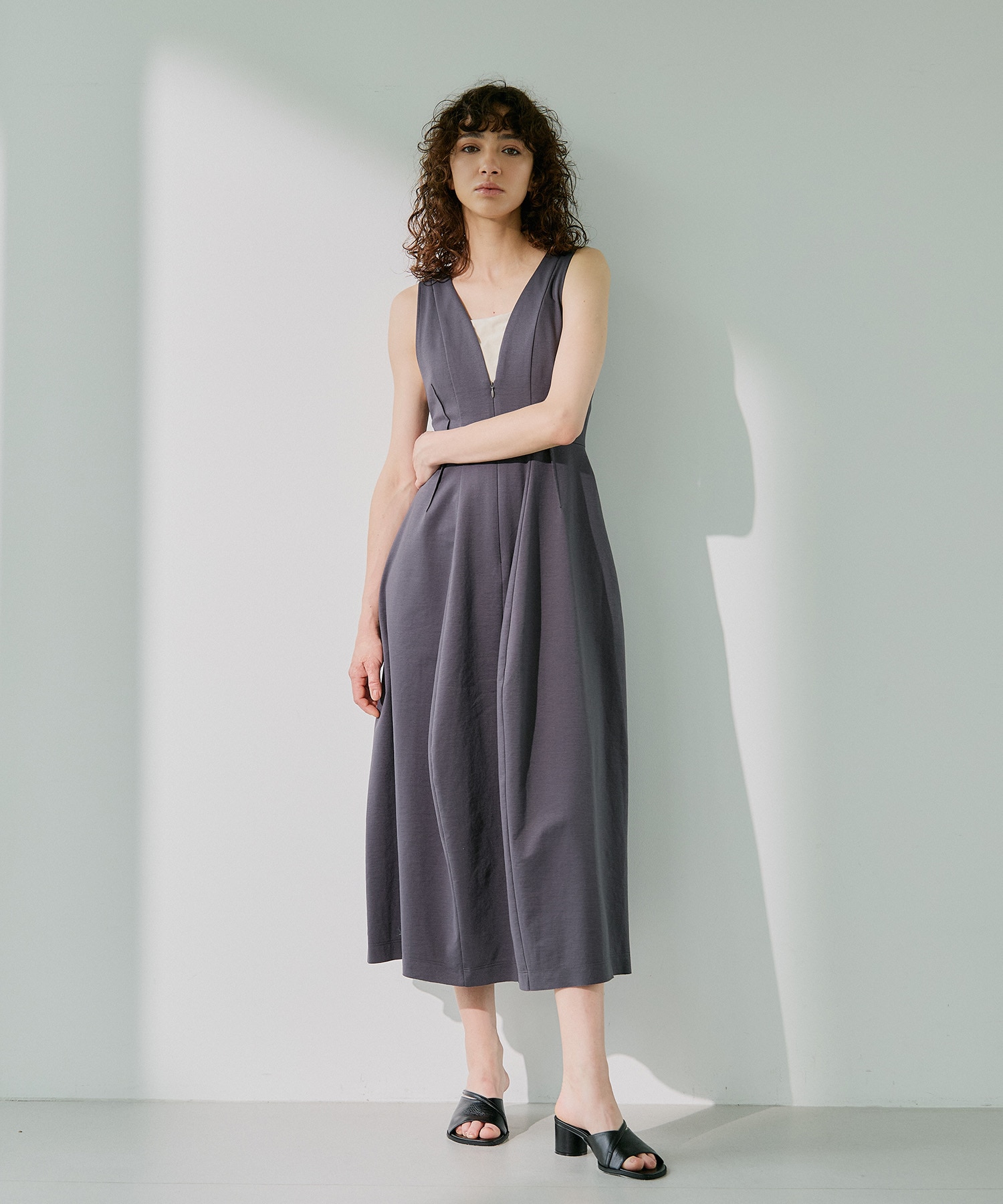 Arch Pattern Cut One-Piece RITAN