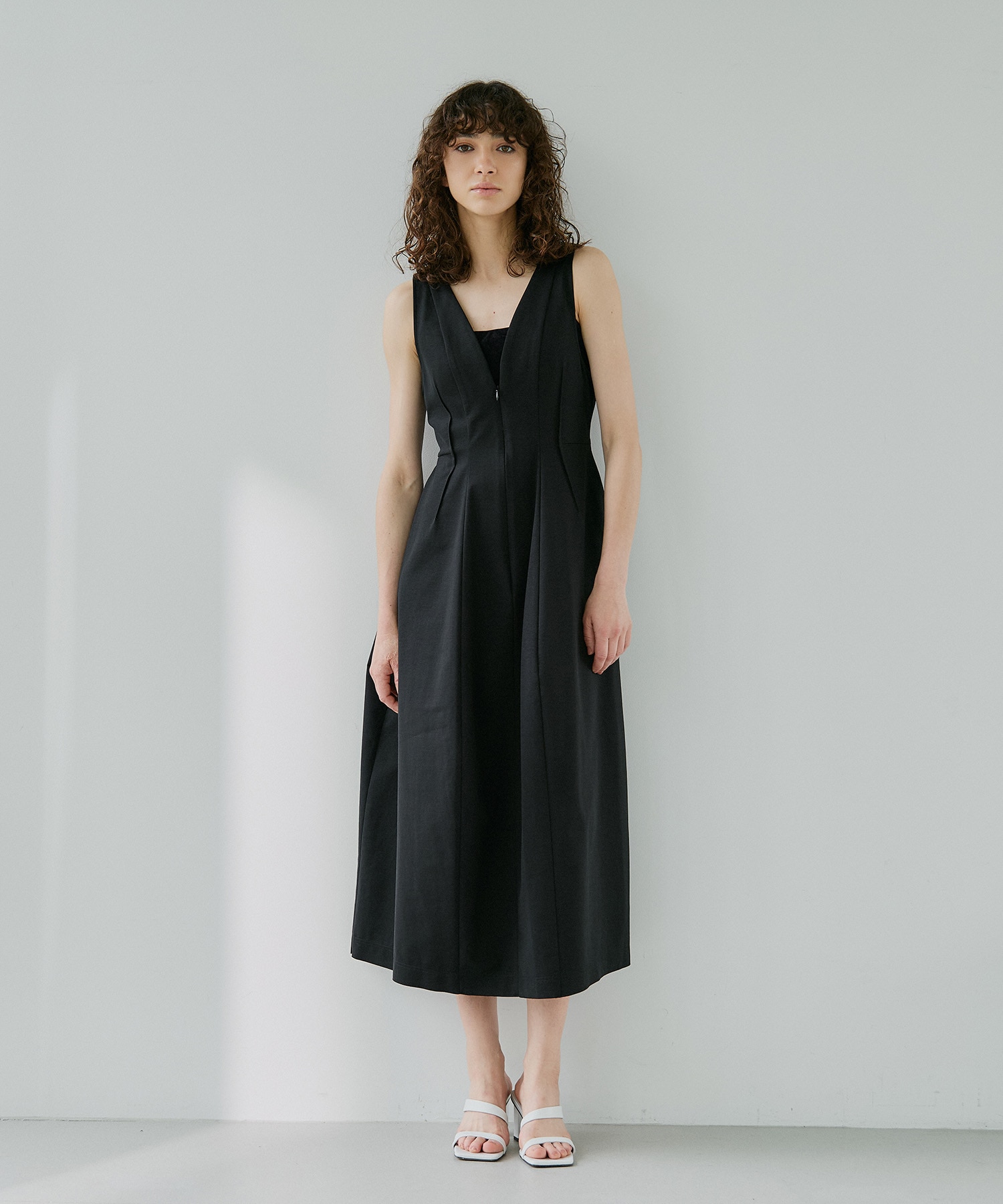 Arch Pattern Cut One-Piece RITAN