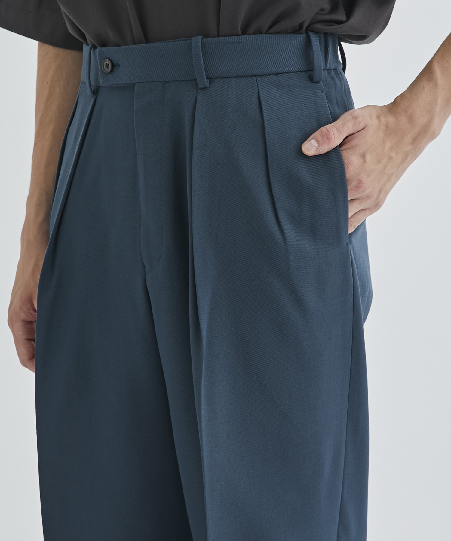 DOUBLE PLEATED TROUSERS ｜ MARKAWARE
