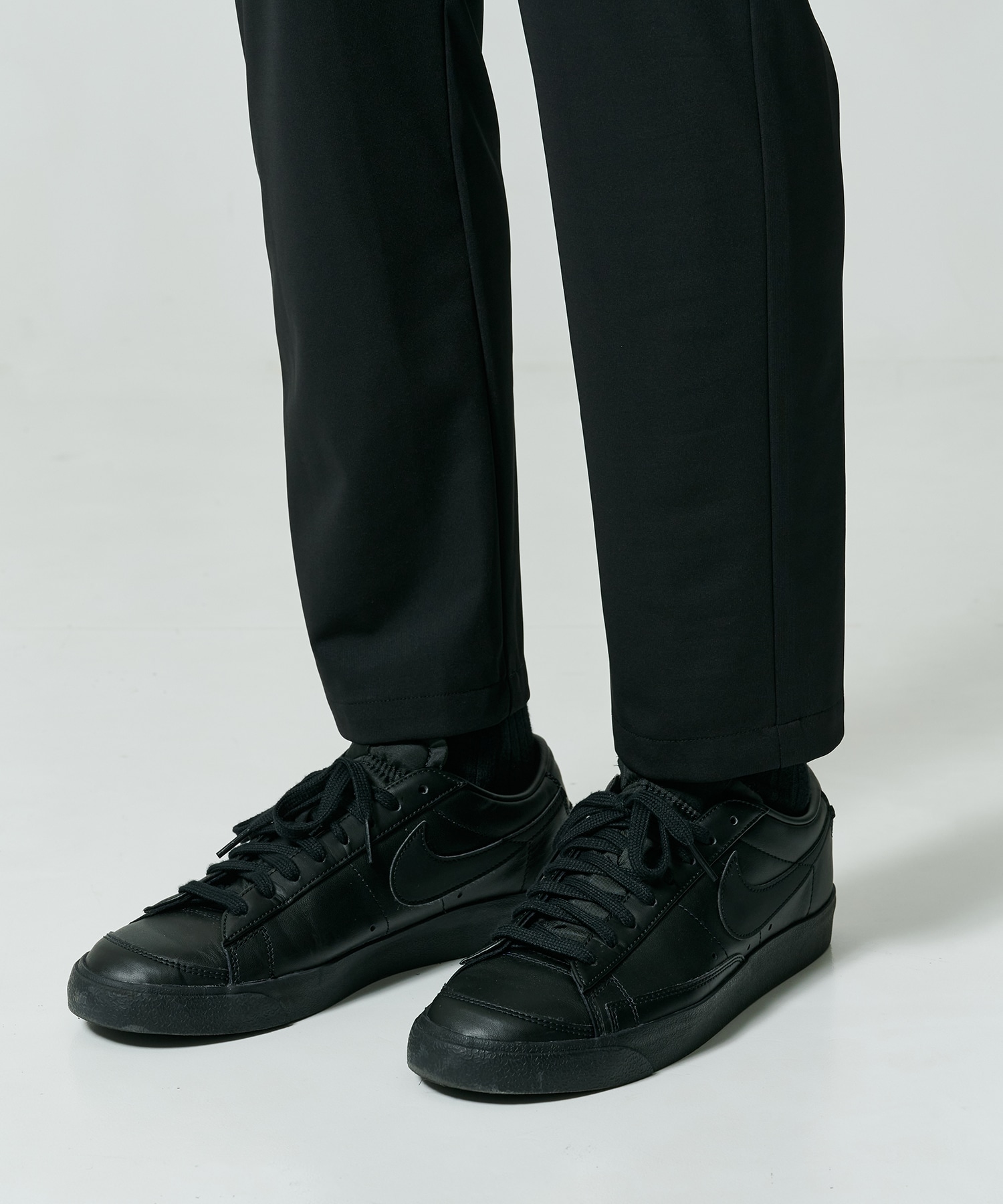 Light Matte Stretch Jersey Tapered Pants THE TOKYO