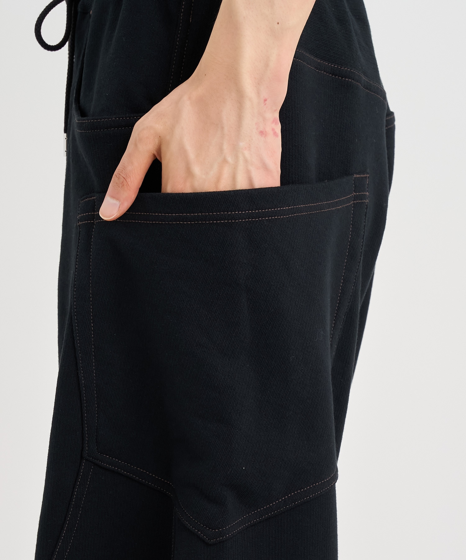 3D cutting sweat pants KHOKI