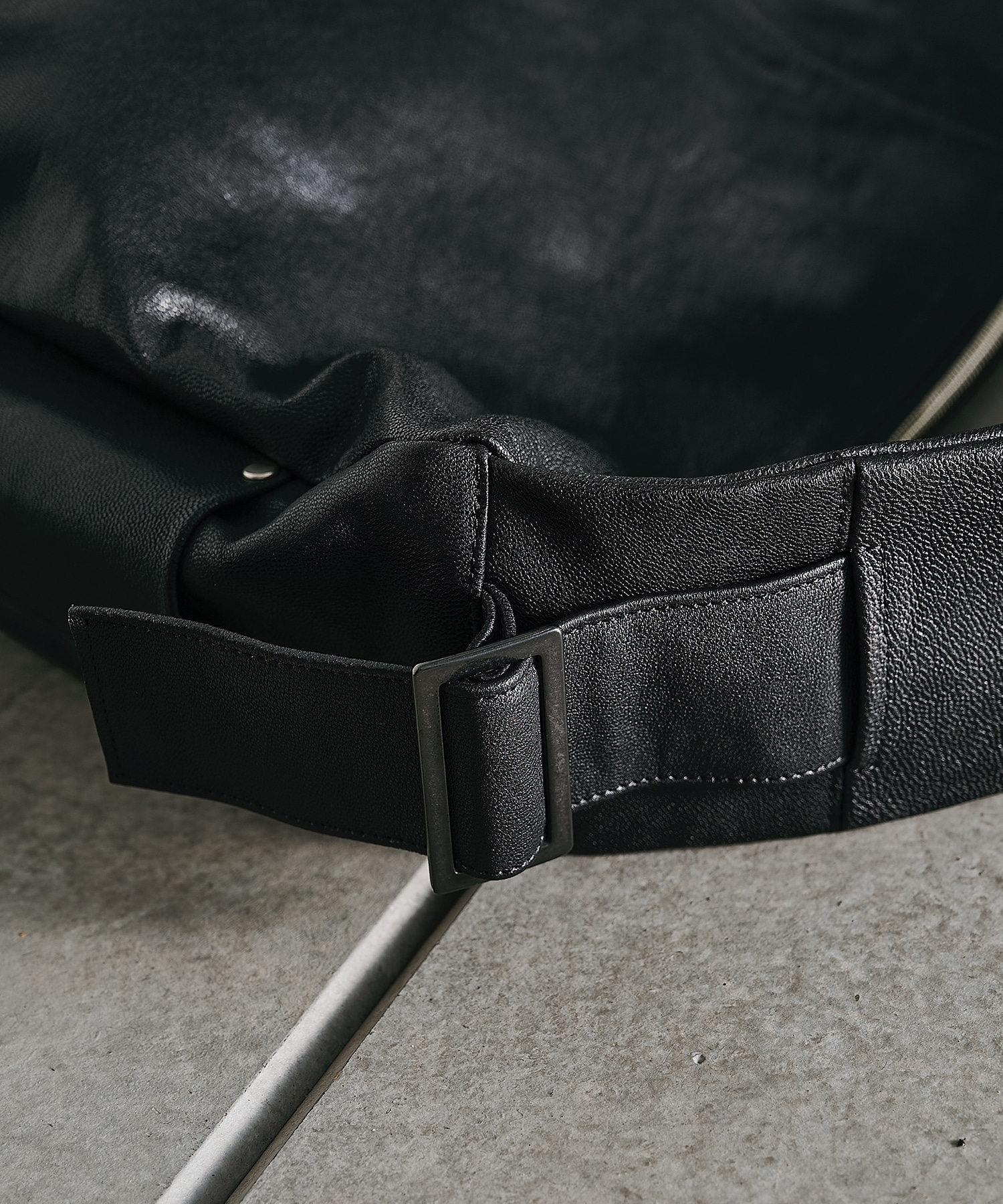 シュタイン】ST.1674 GOAT LEATHER SHIRRING HANDLE SHOULDER BAG
