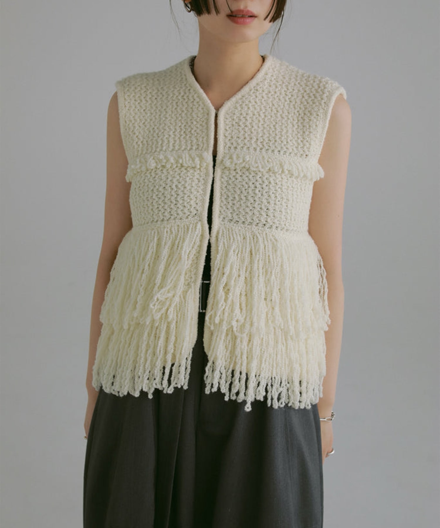 slab yarn fringe vest Louren