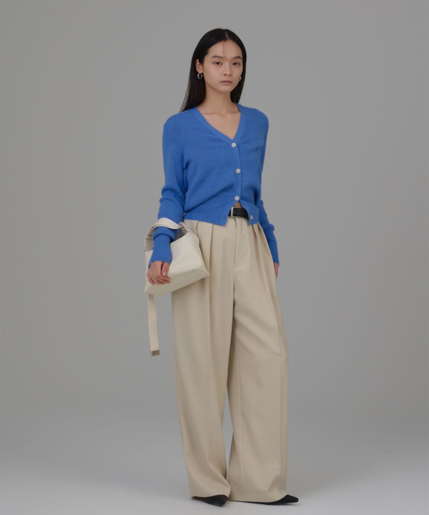 【WEB限定】Vneck knit compact cardigan Louren