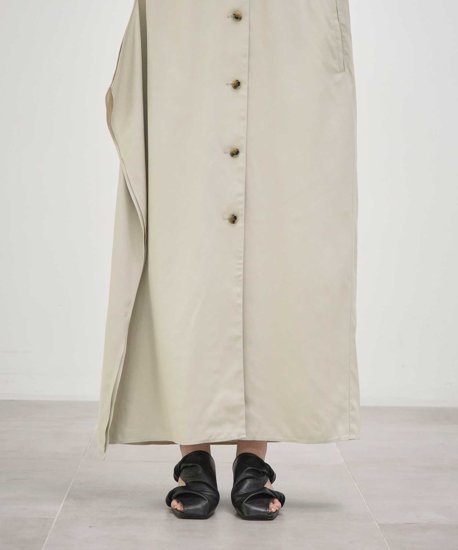 Ana asymmetry dress O.WHT AKIRANAKA