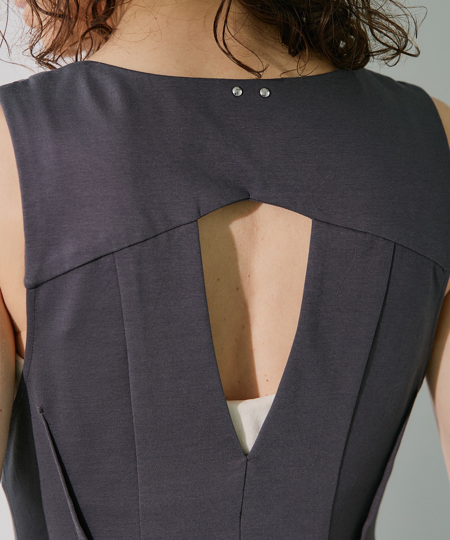 Arch Pattern Cut One-Piece RITAN