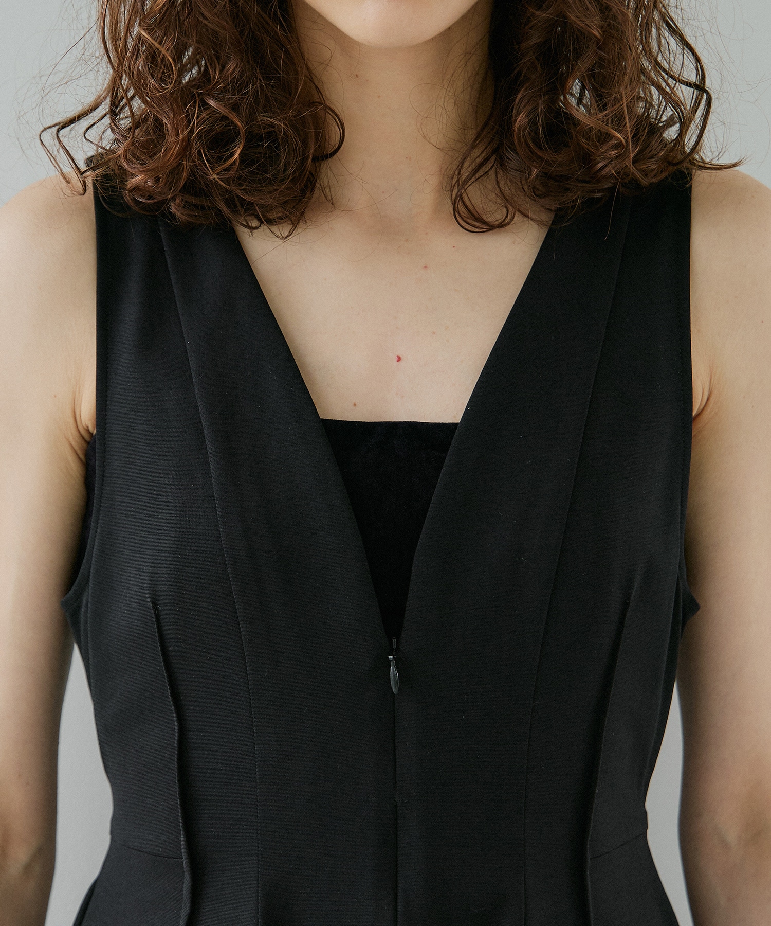 Arch Pattern Cut One-Piece RITAN
