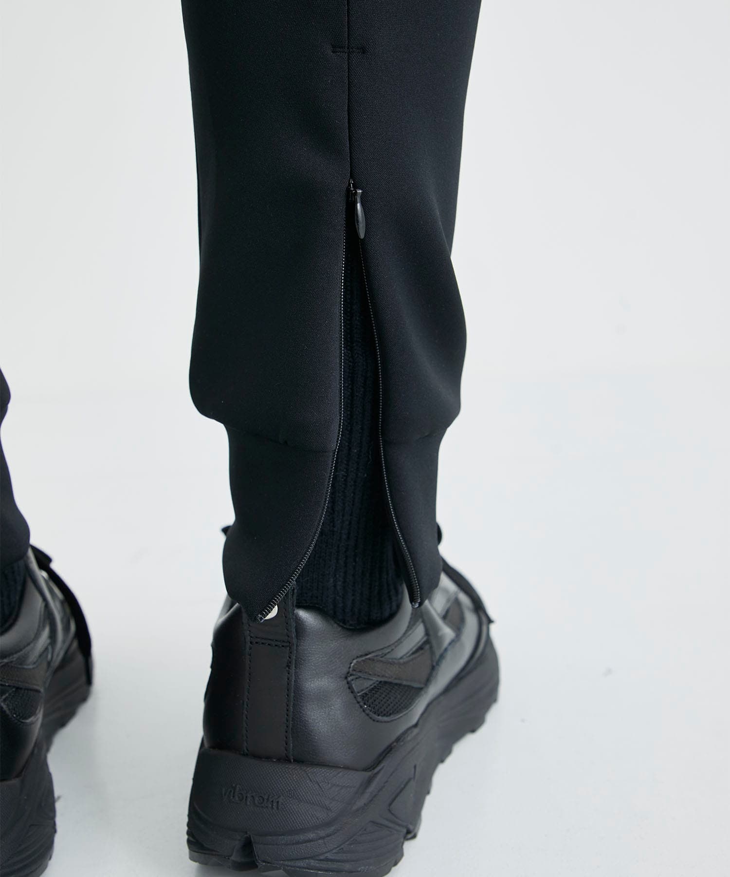 STRETCH SMOOTH ZIP JOGGER TROUSERS ATTACHMENT