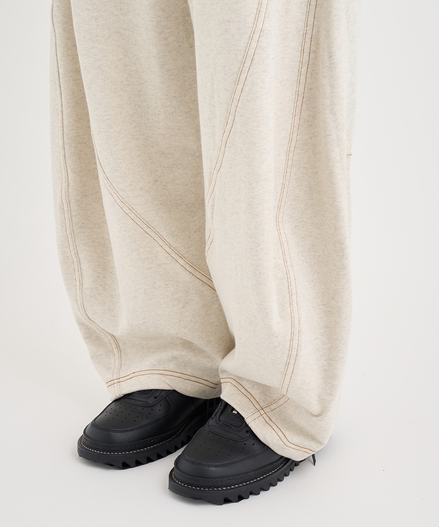 3D cutting sweat pants KHOKI