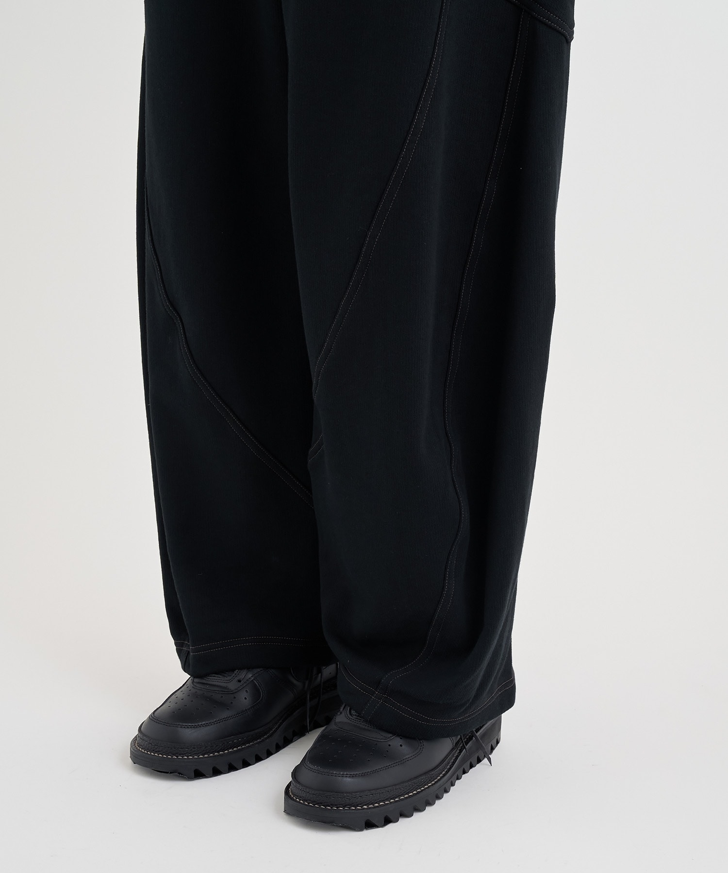 3D cutting sweat pants KHOKI