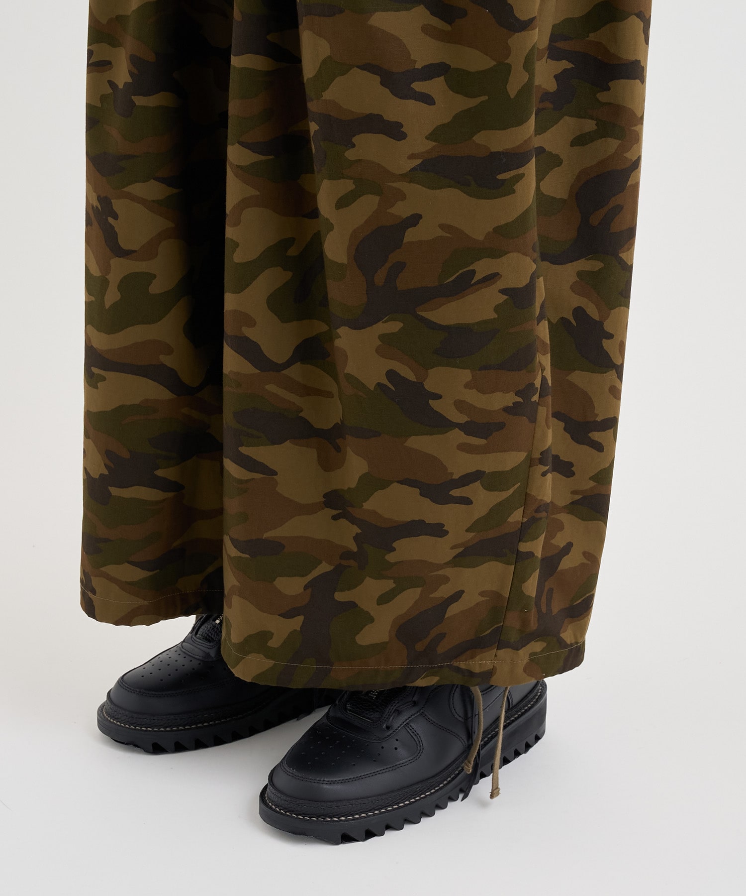 Gatther-detail camouflage pants 