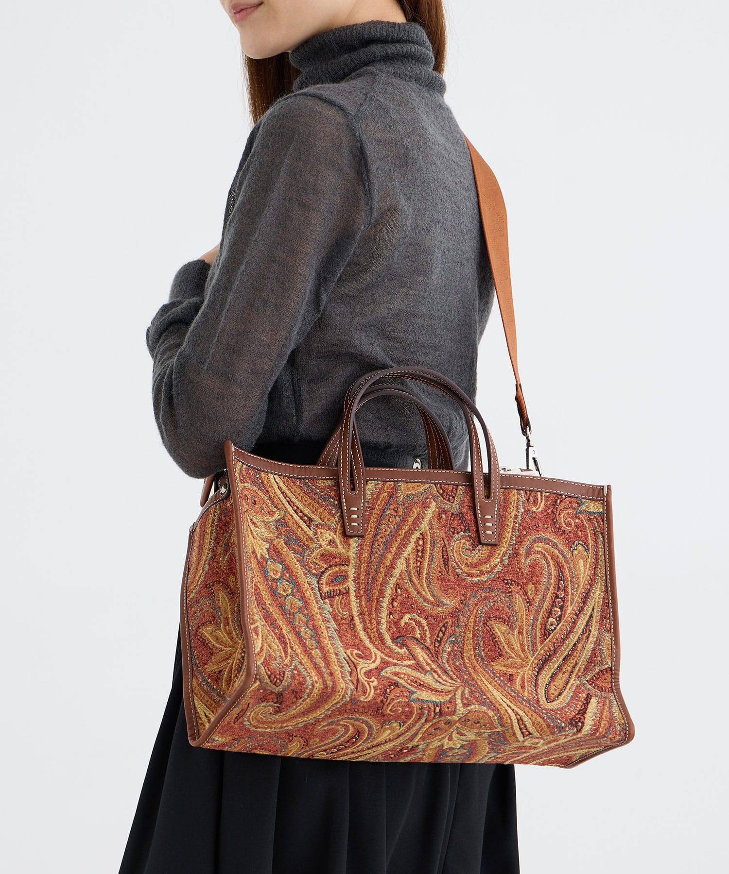 BREAD M ORANGE PAISLEY A VACATION