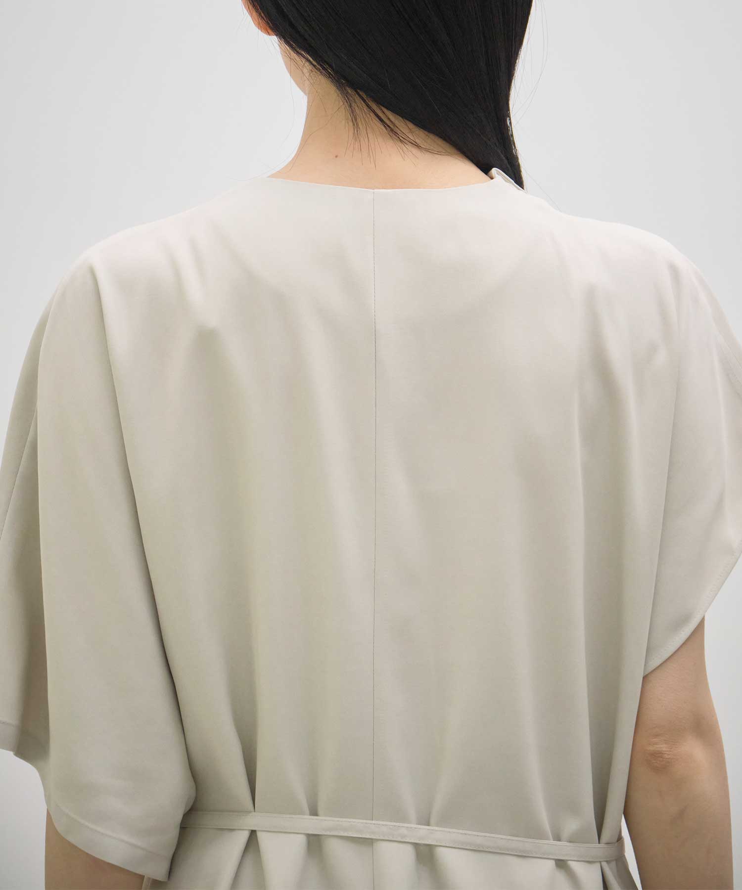 Ana asymmetry dress O.WHT AKIRANAKA