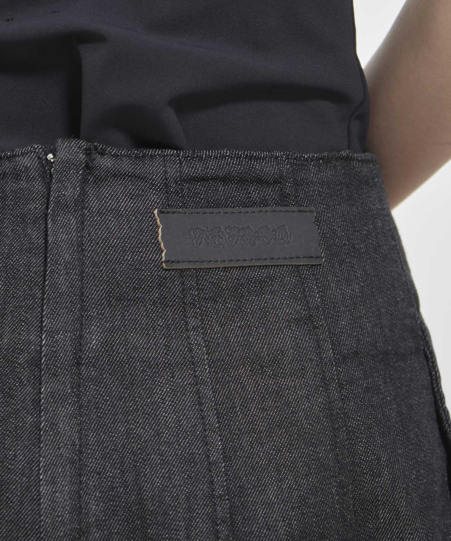 Pleated wide-legged jeans｜FETICO（フェティコ）公式通販｜THE