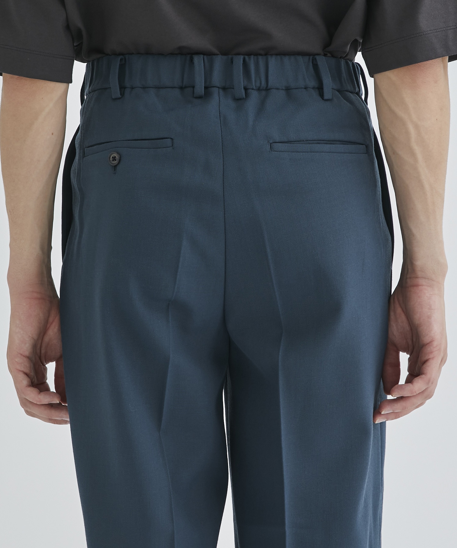 DOUBLE PLEATED TROUSERS ｜ MARKAWARE