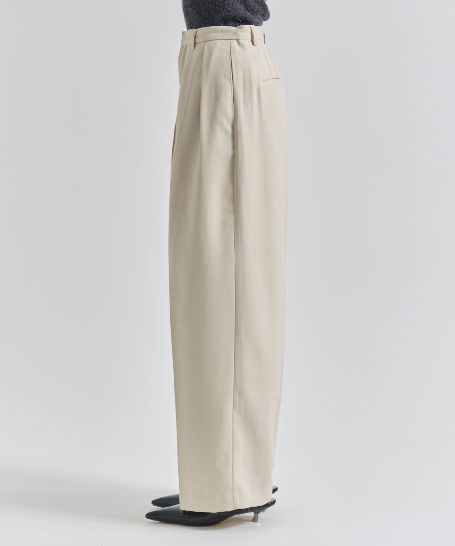 【WEB限定】2tuck cocoon pants Louren