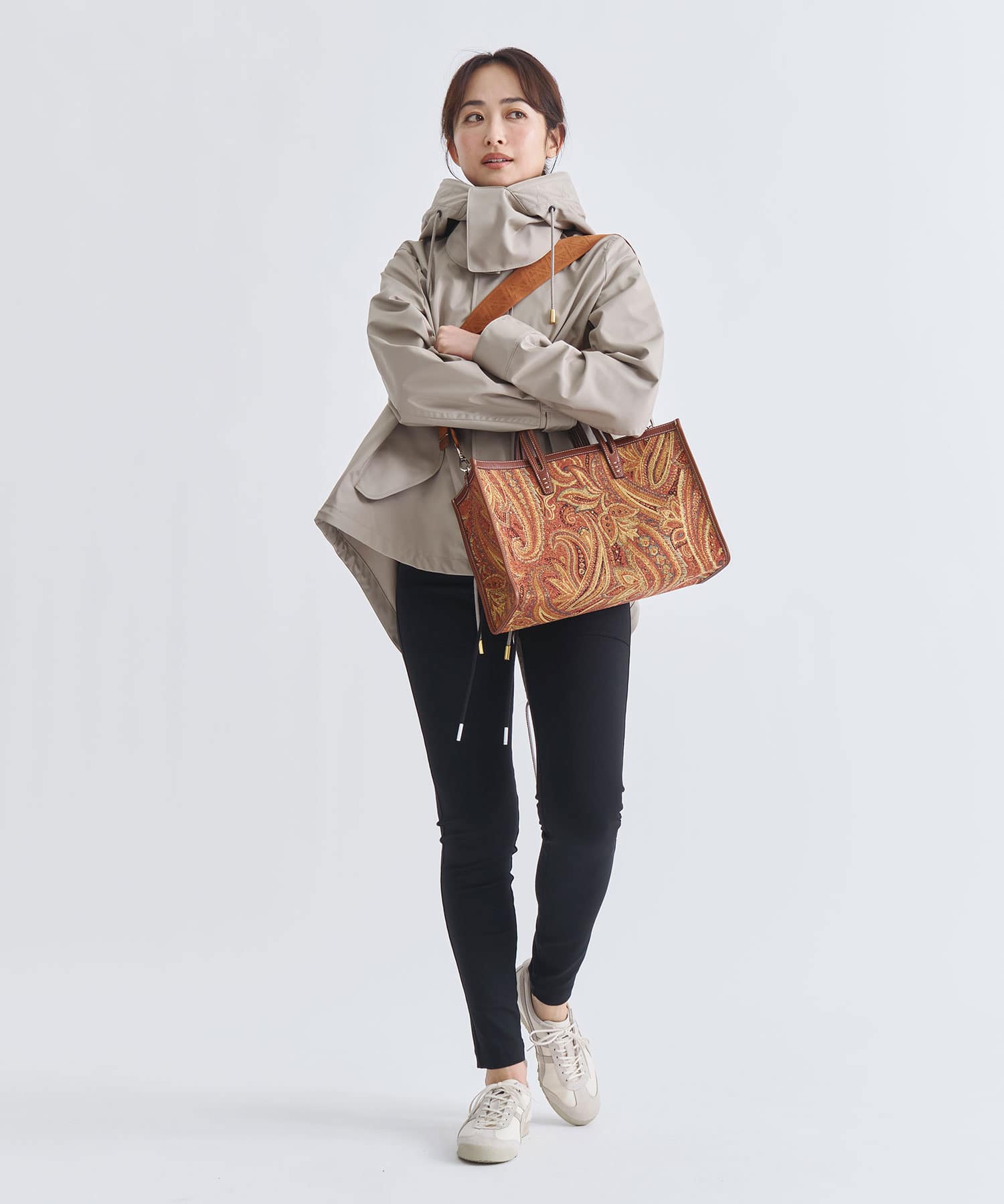 BREAD M ORANGE PAISLEY A VACATION
