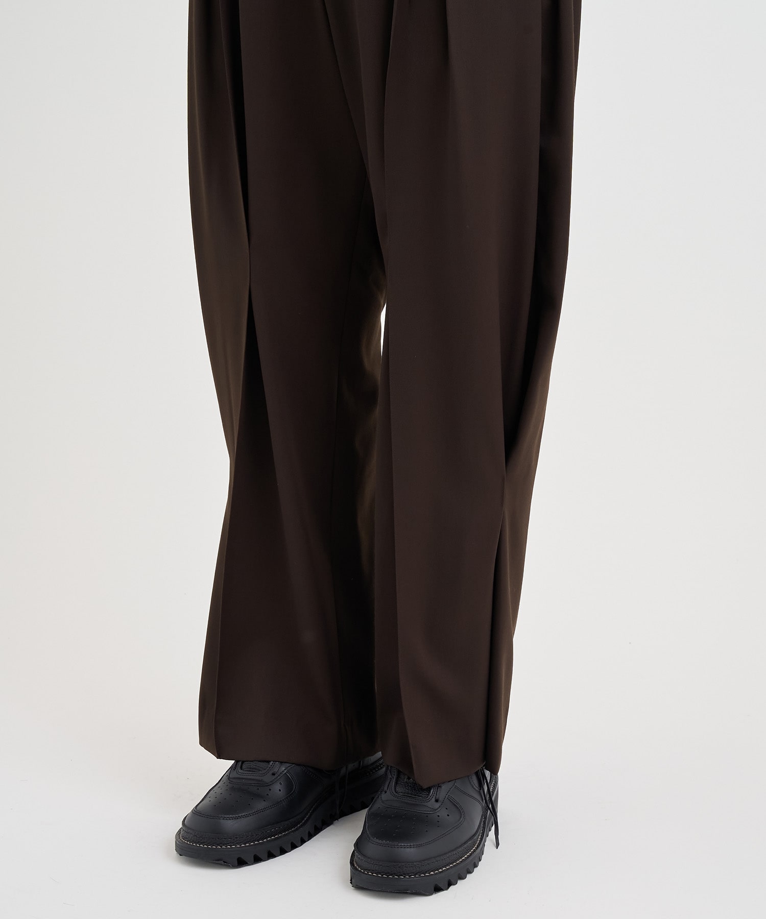 Tuck-detail pants KHOKI