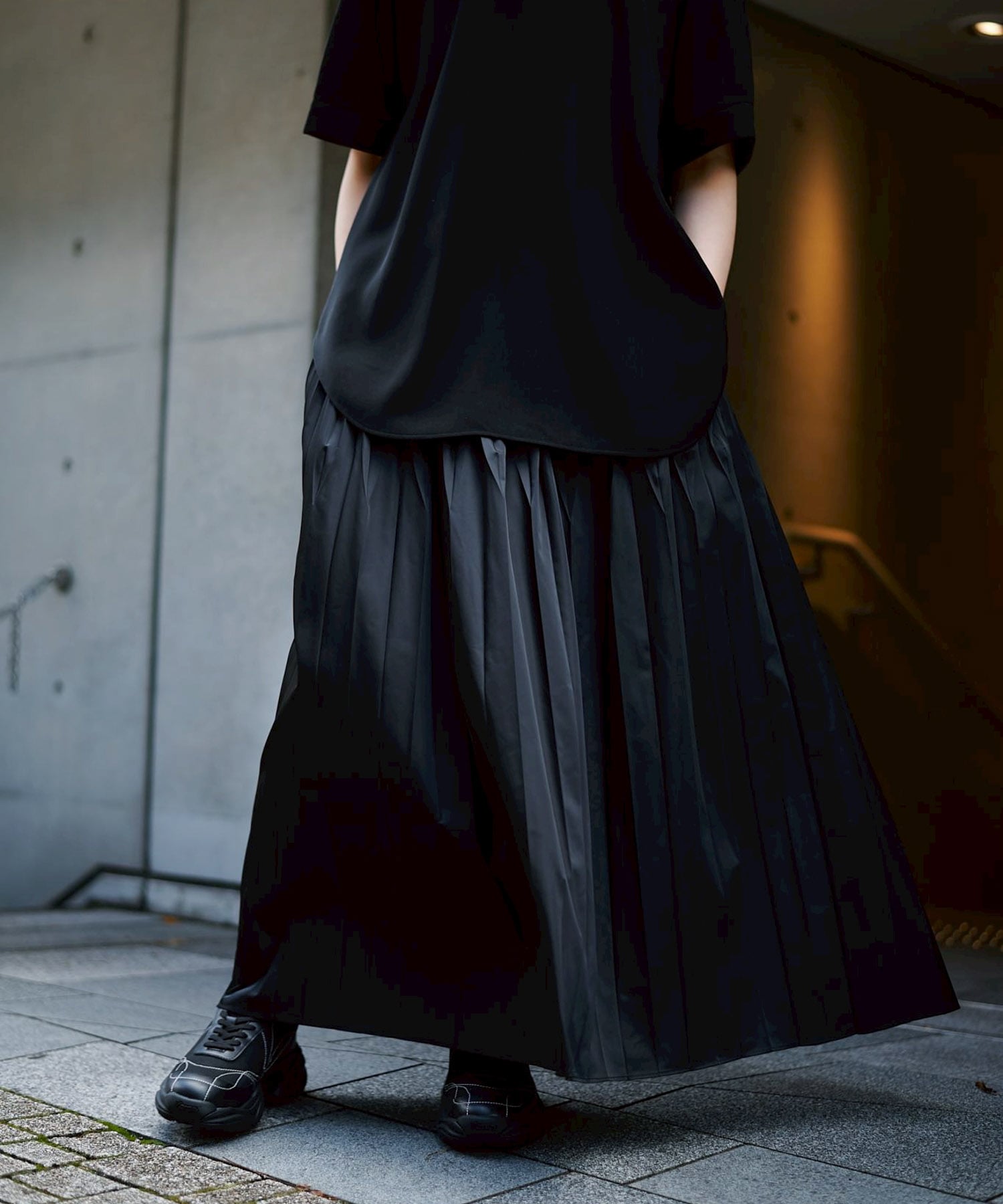 SQUARE-PLEATS SKIRT ENFOLD
