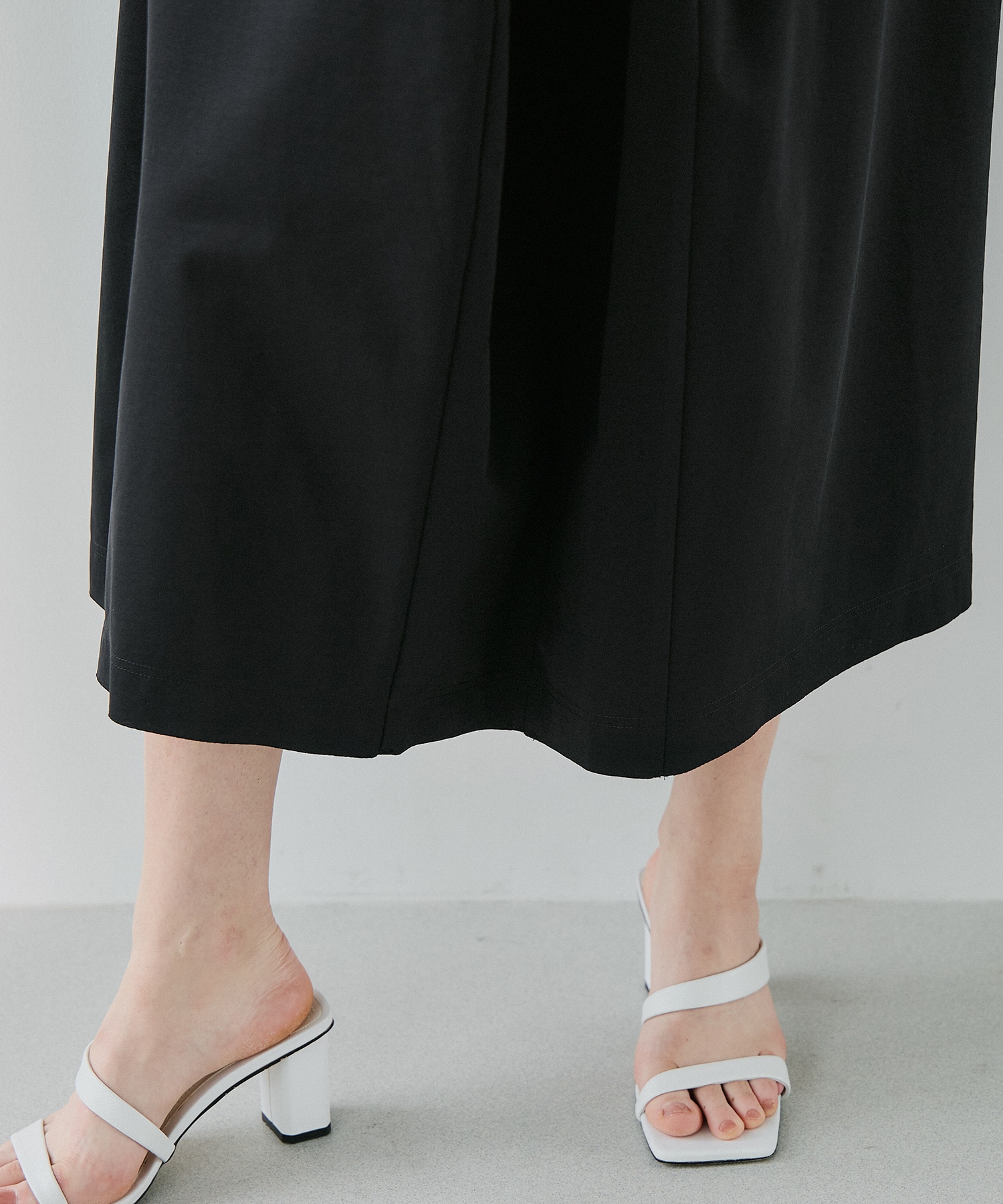 Arch Pattern Cut One-Piece RITAN