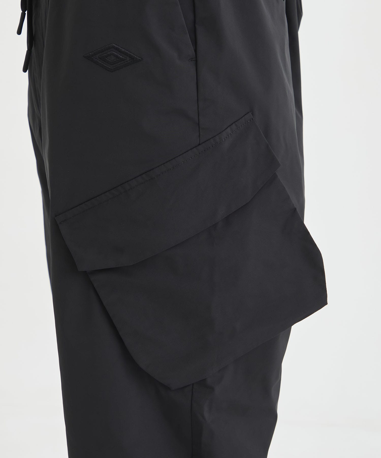 ×UMBRO EASY CARGO PANTS White Mountaineering