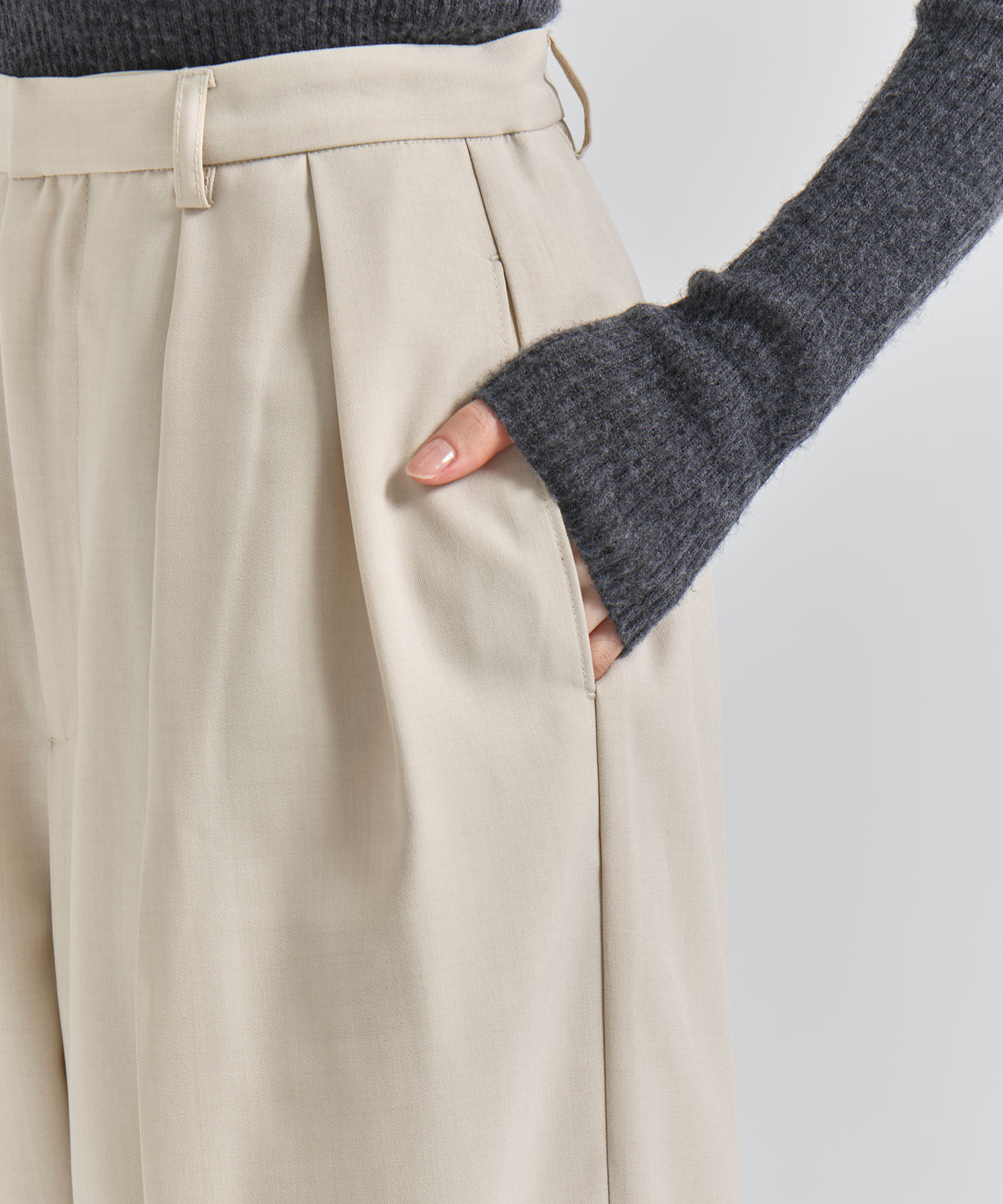 【WEB限定】2tuck cocoon pants Louren