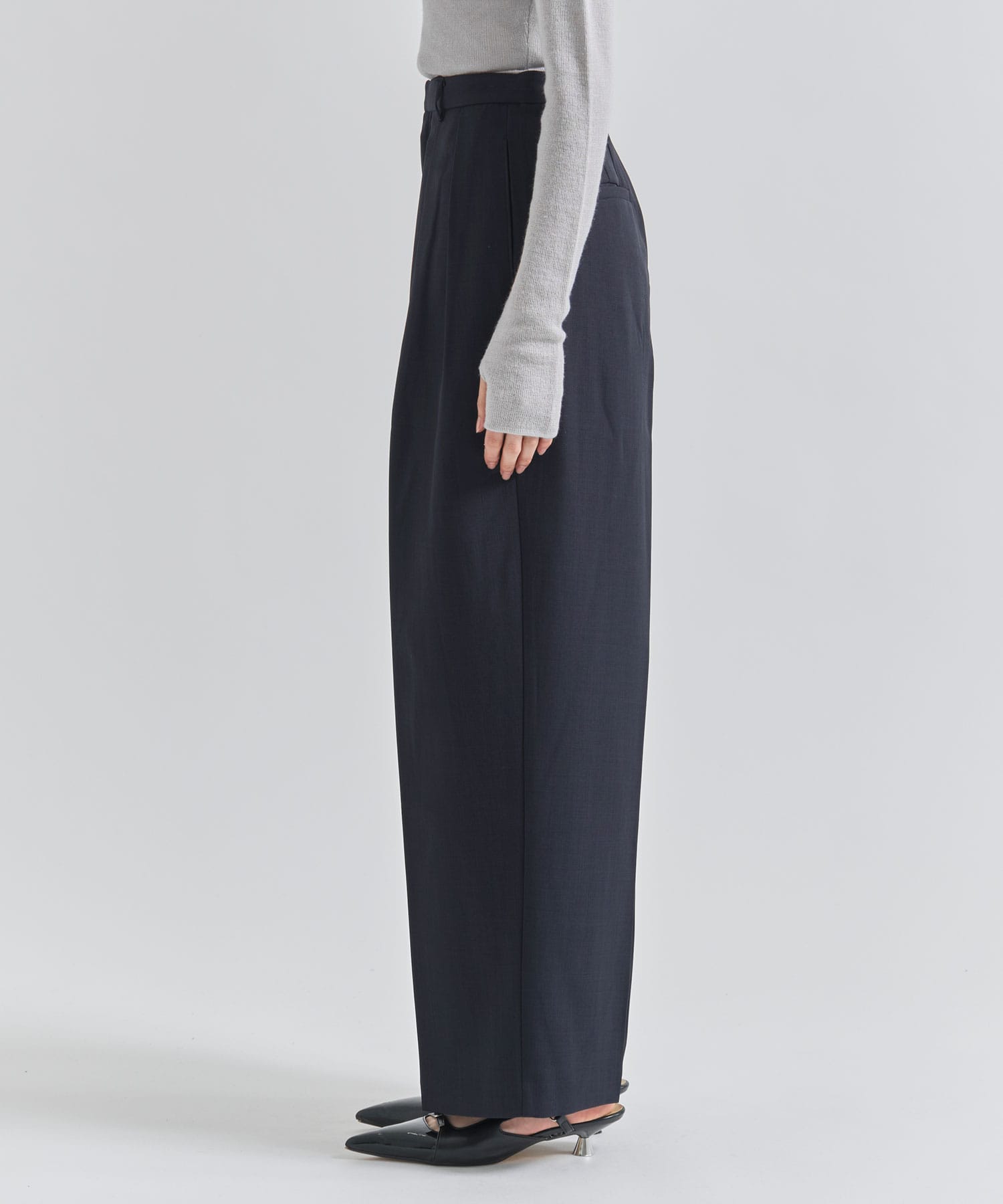 【WEB限定】2tuck cocoon pants Louren